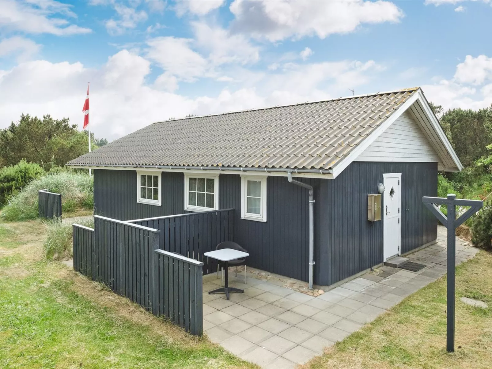 "Dines" - 1km from the sea-Outside