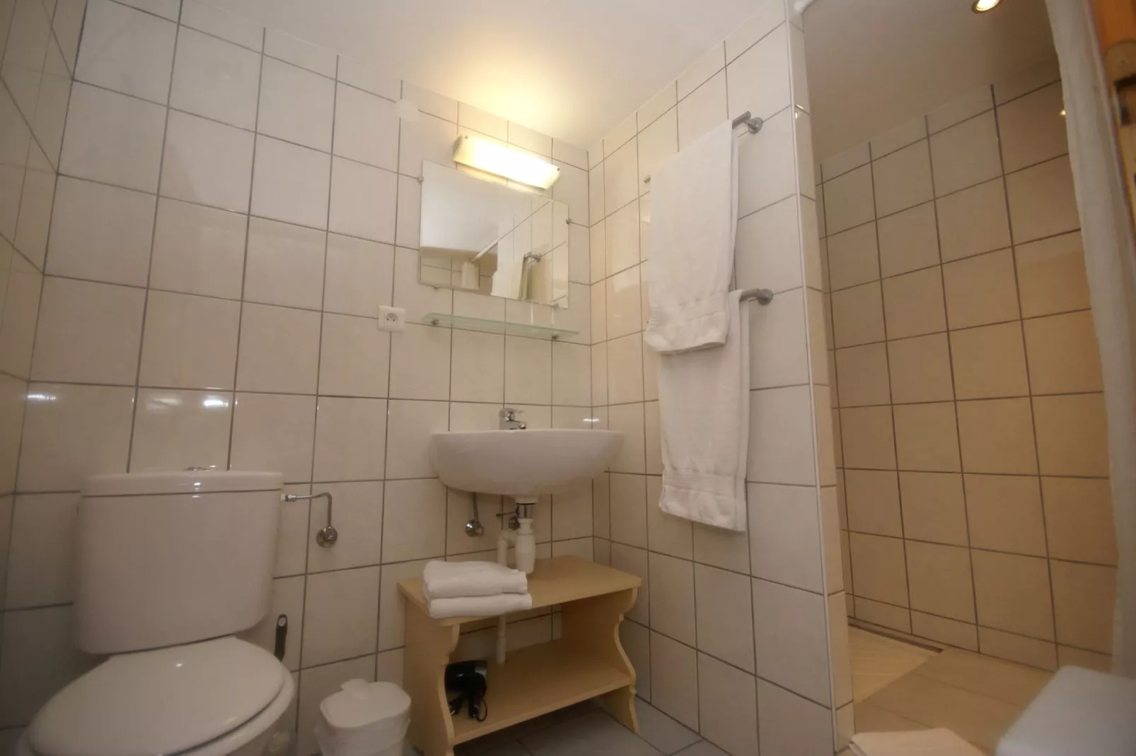 La Kuch-Bathroom