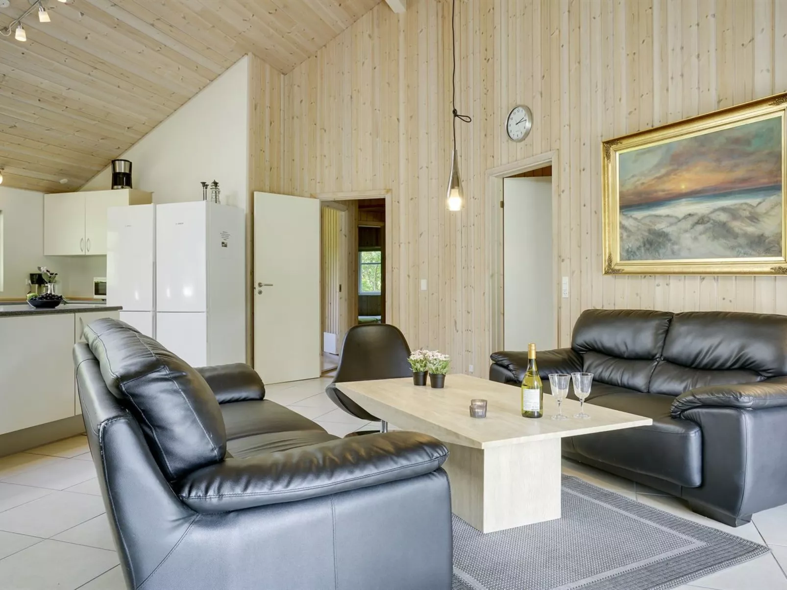 "Hughe" - 300m from the sea-Inside