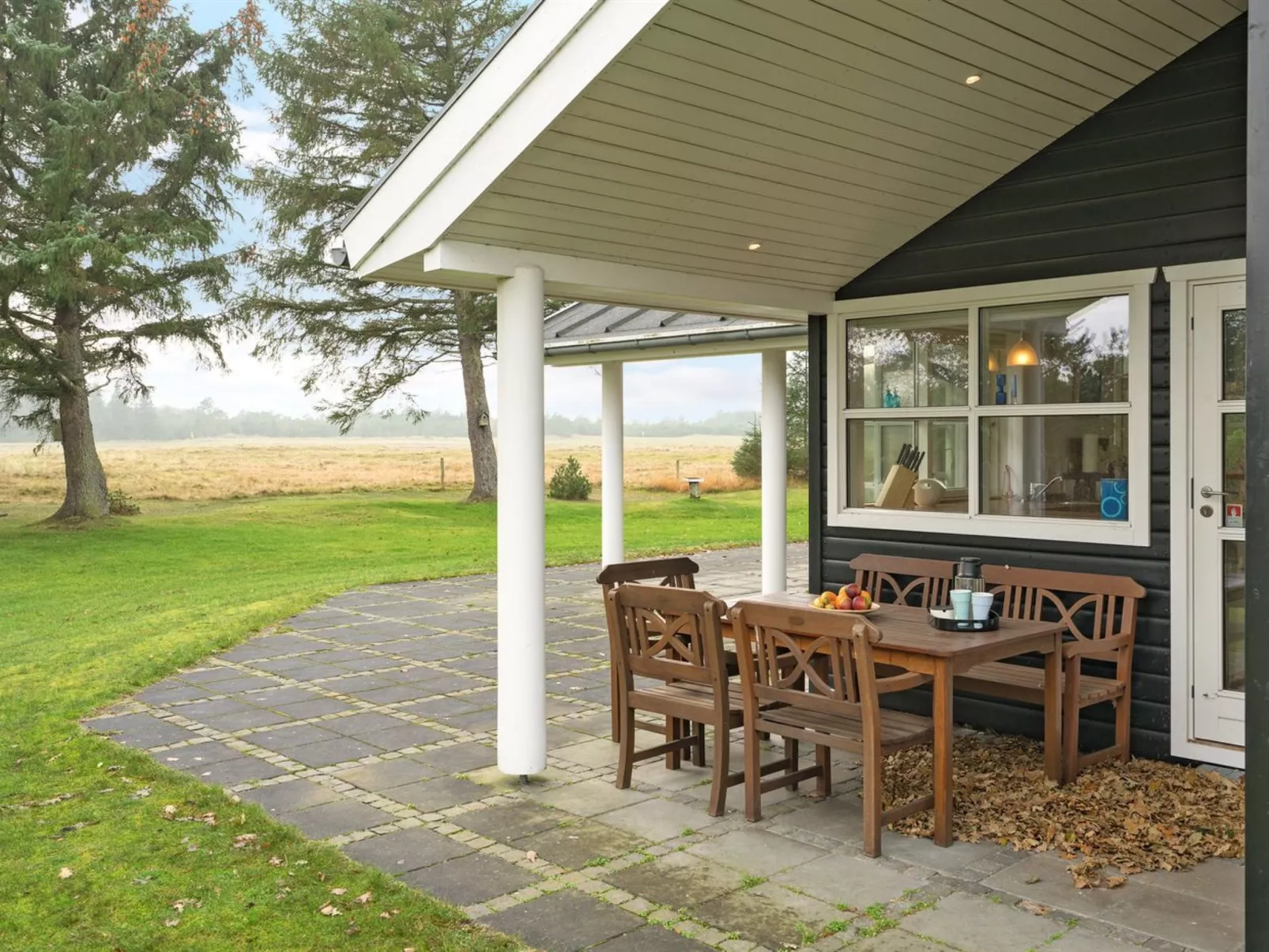"Elga" - 1.8km from the sea-Outside