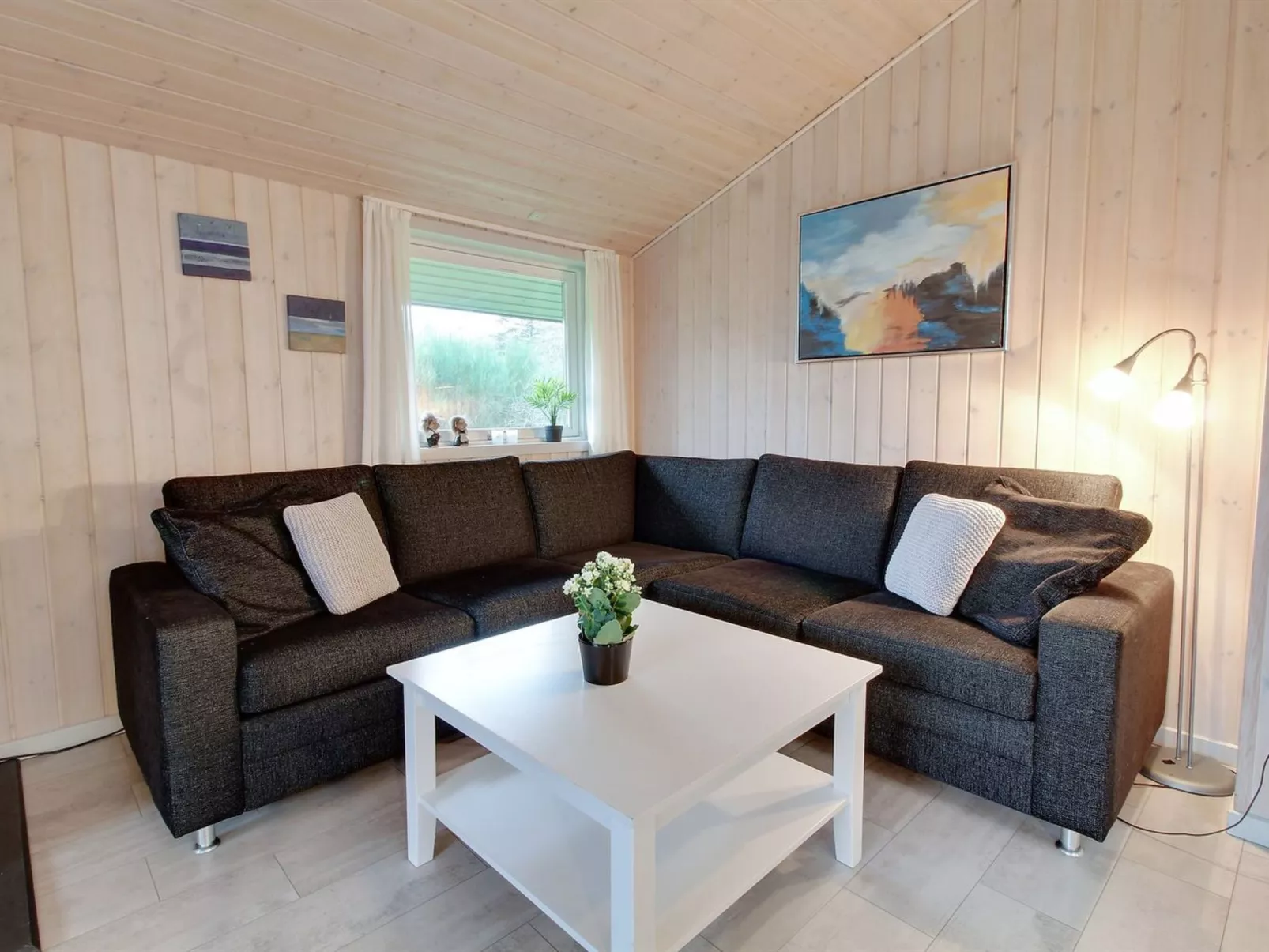 "Jutta" - 28km from the sea-Inside