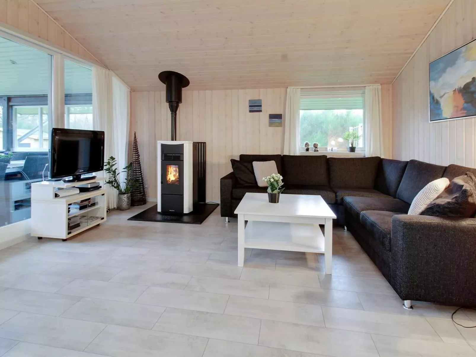 "Jutta" - 28km from the sea-Inside