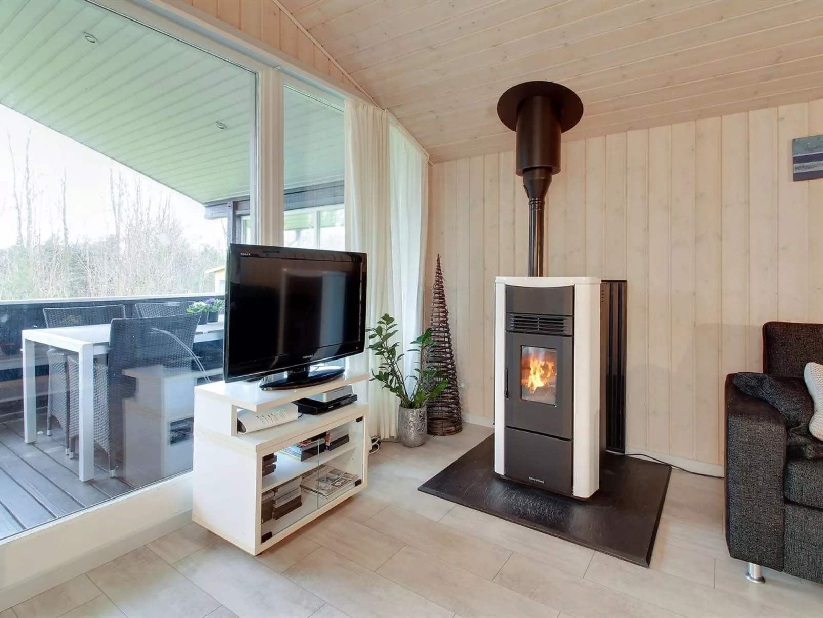 "Jutta" - 28km from the sea-Inside
