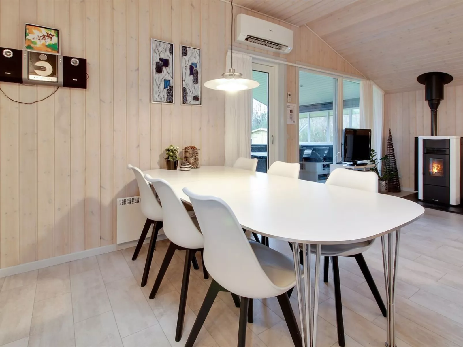 "Jutta" - 28km from the sea-Inside