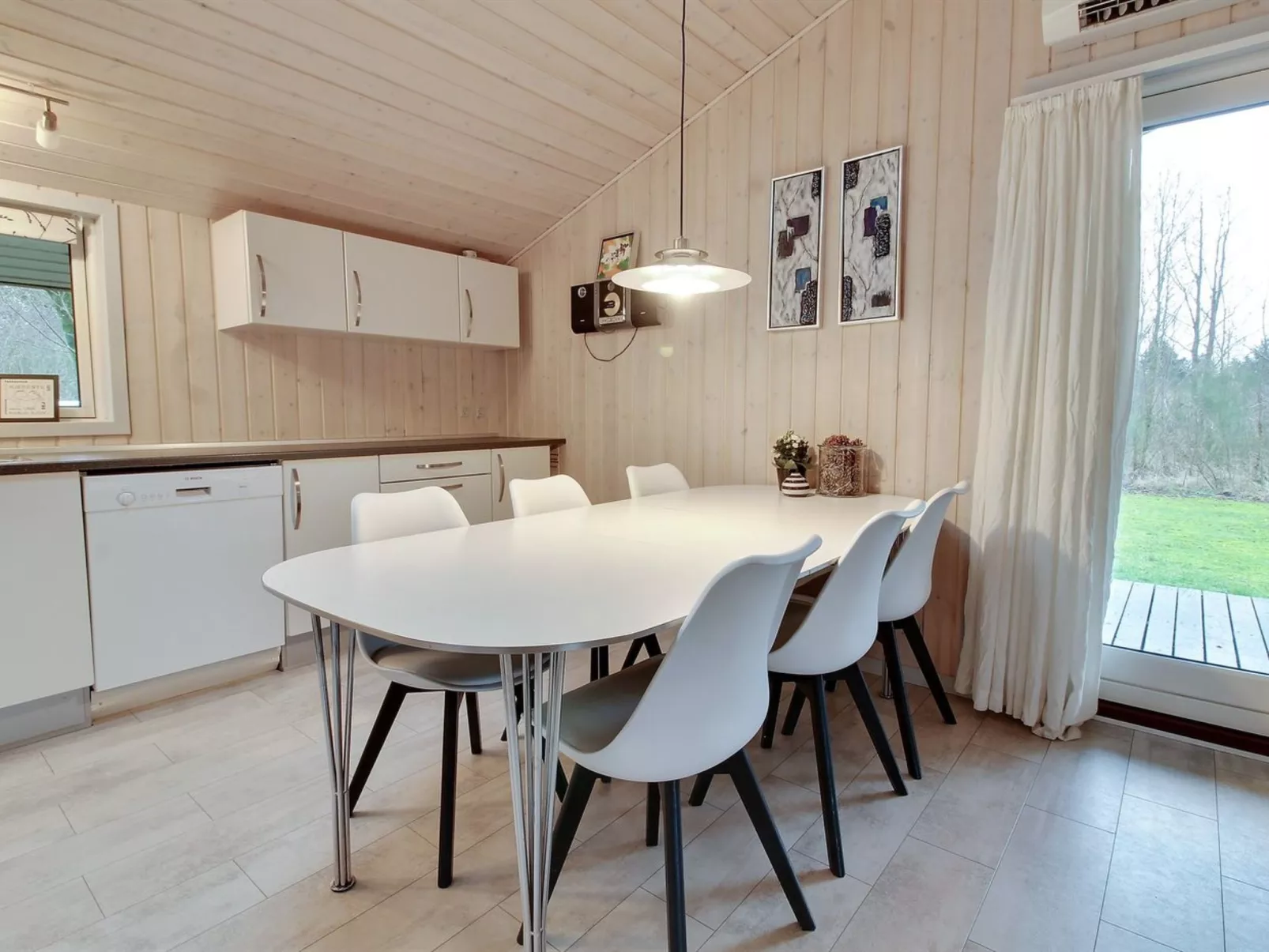 "Jutta" - 28km from the sea-Inside