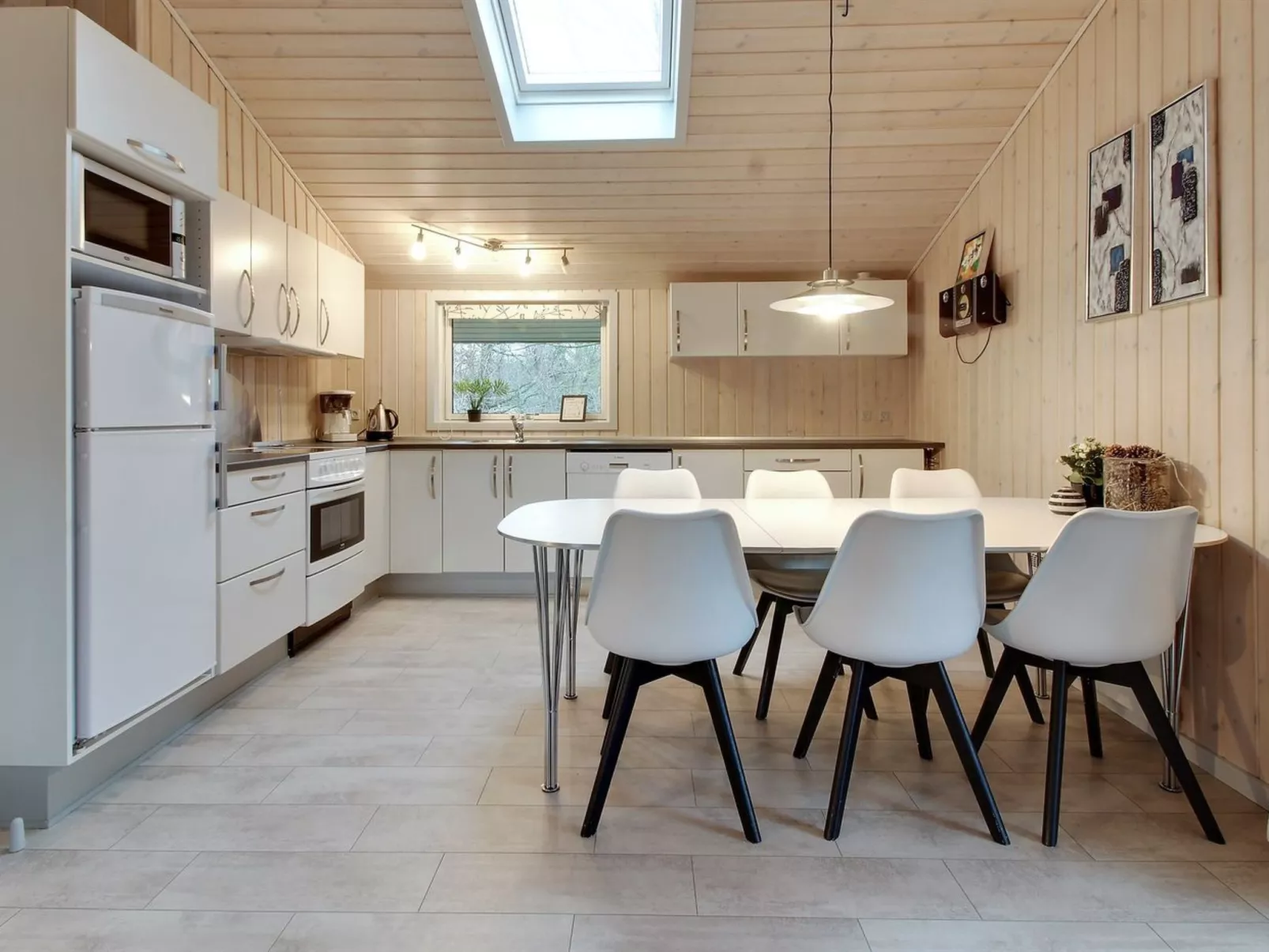 "Jutta" - 28km from the sea-Inside