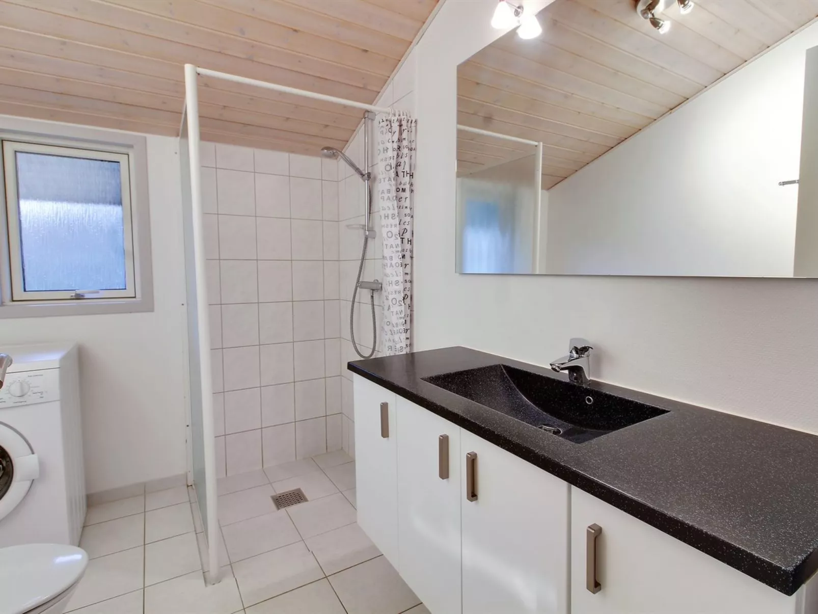 "Jutta" - 28km from the sea-Inside