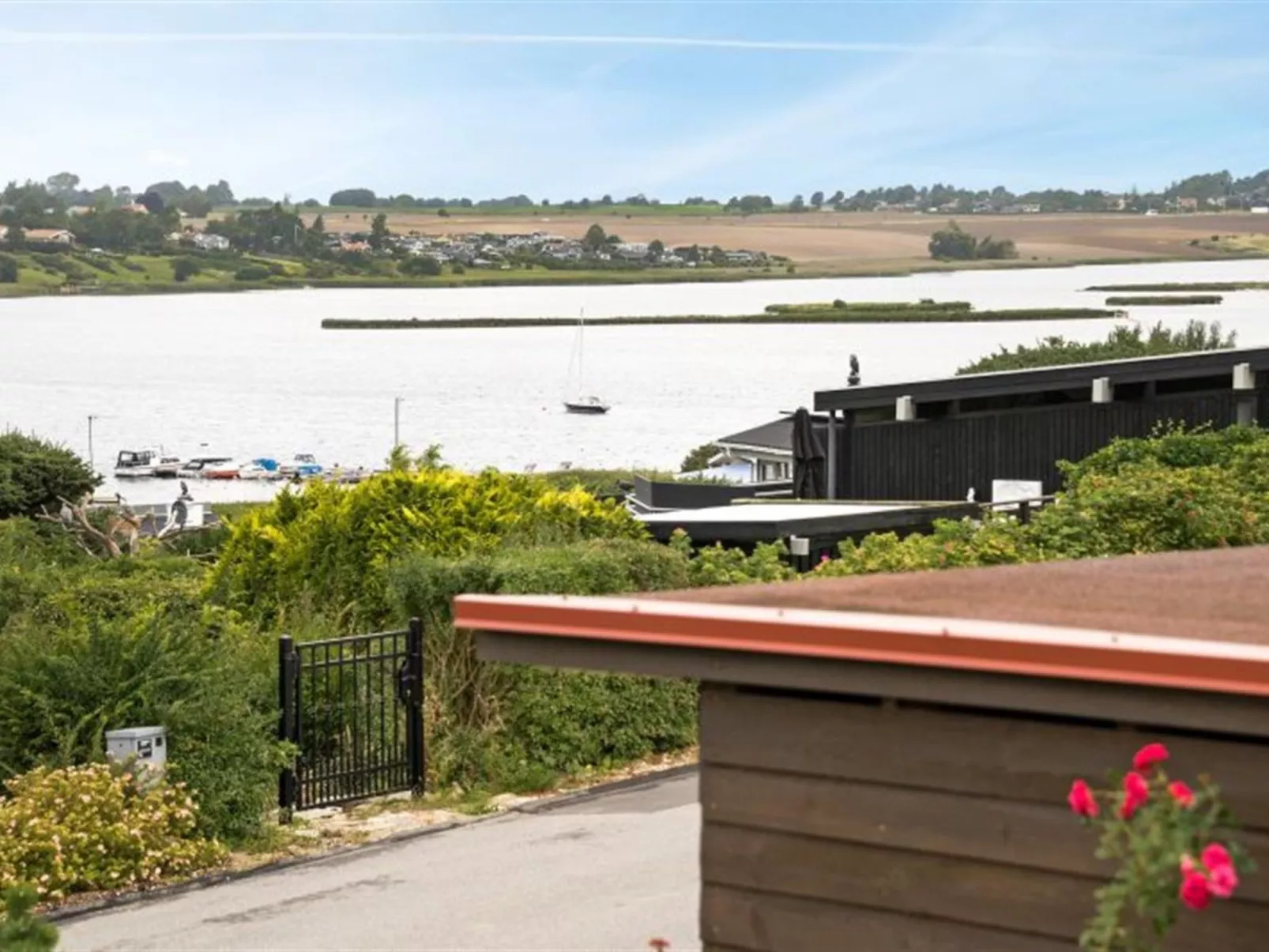 "Eleana" - 300m to the inlet-Outside