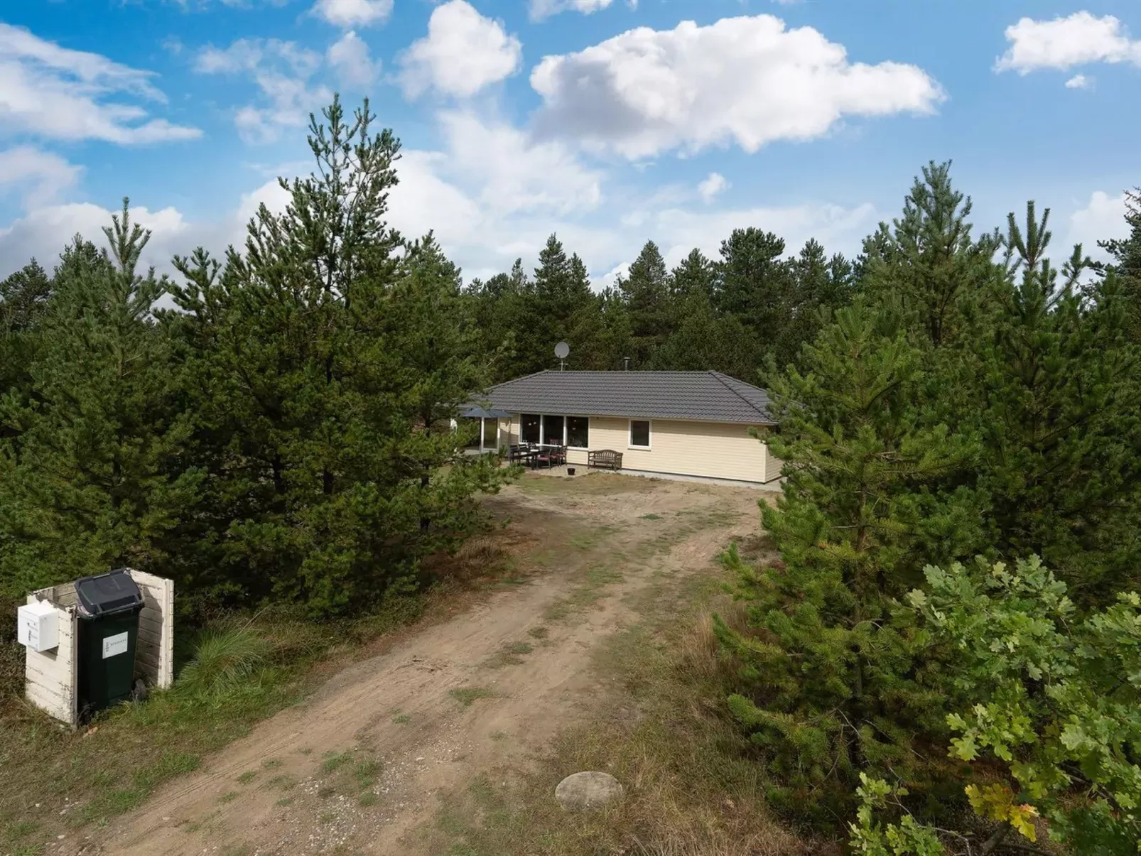 "Micke" - 3.2km from the sea-Outside