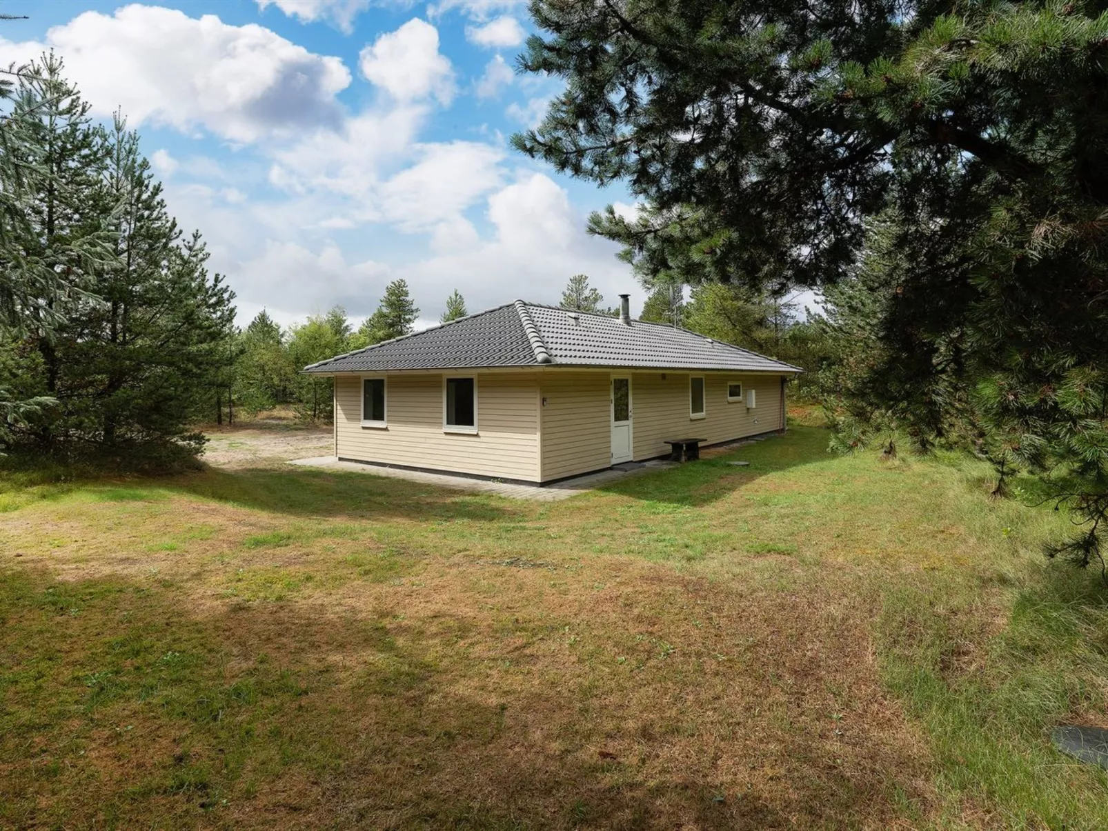 "Micke" - 3.2km from the sea-Outside