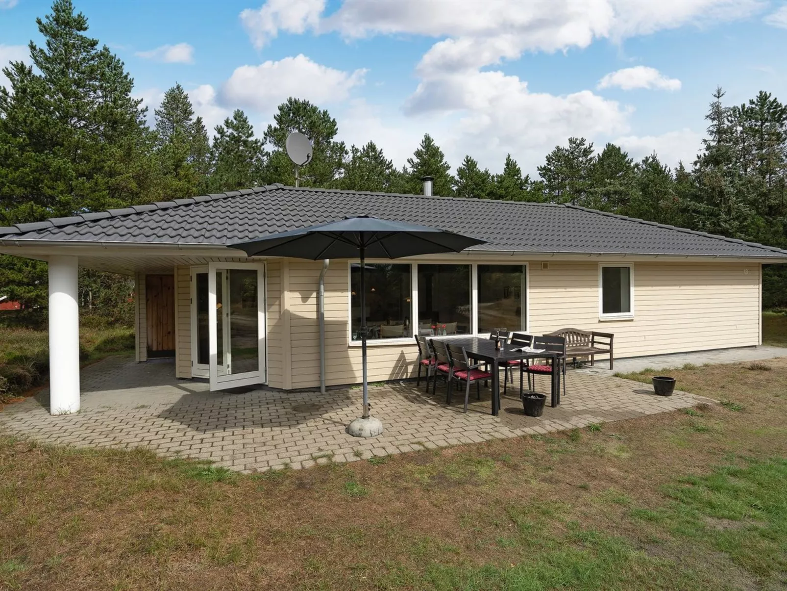"Micke" - 3.2km from the sea-Outside