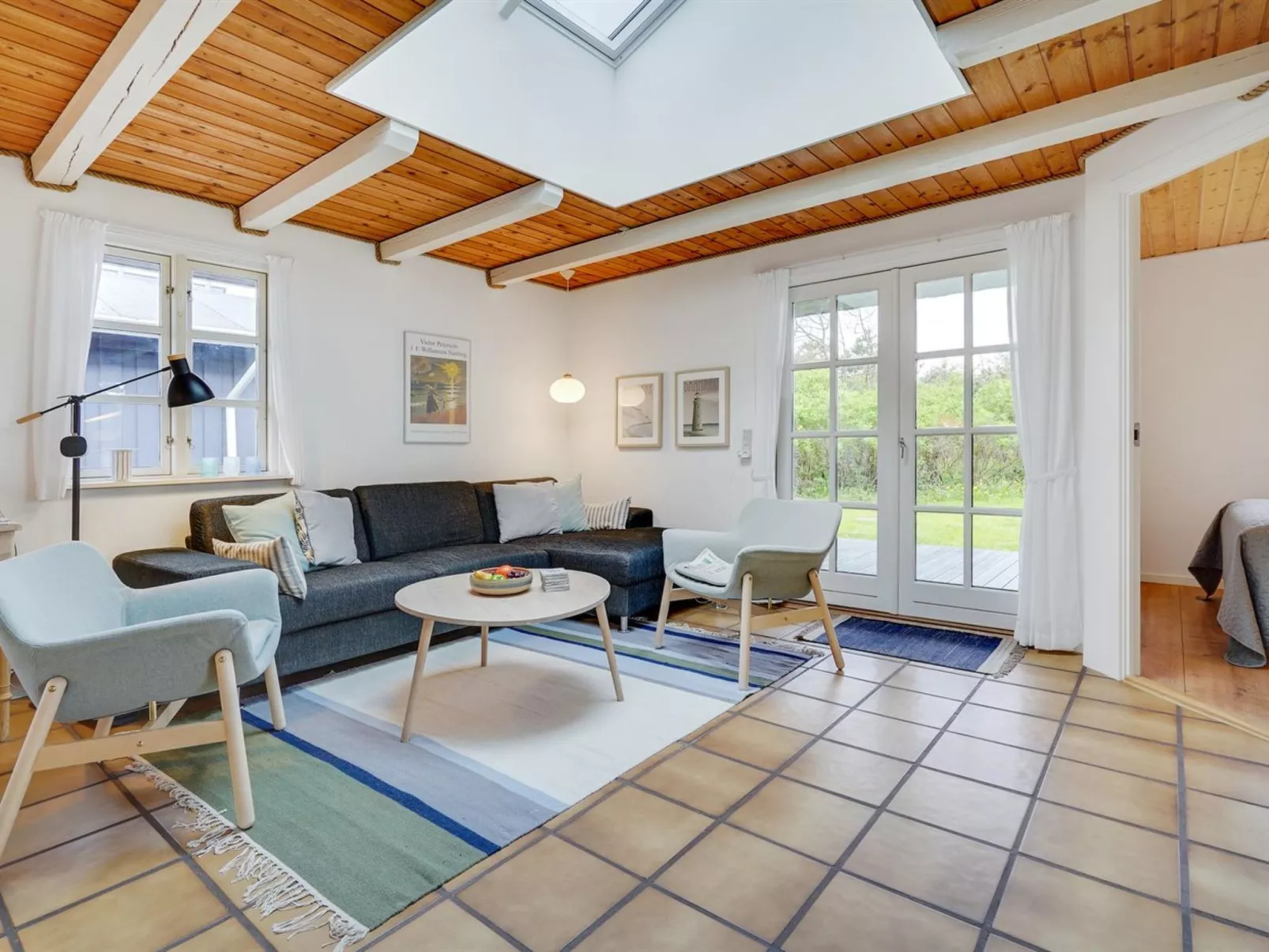 "Sölvy" - 300m from the sea-Drinnen