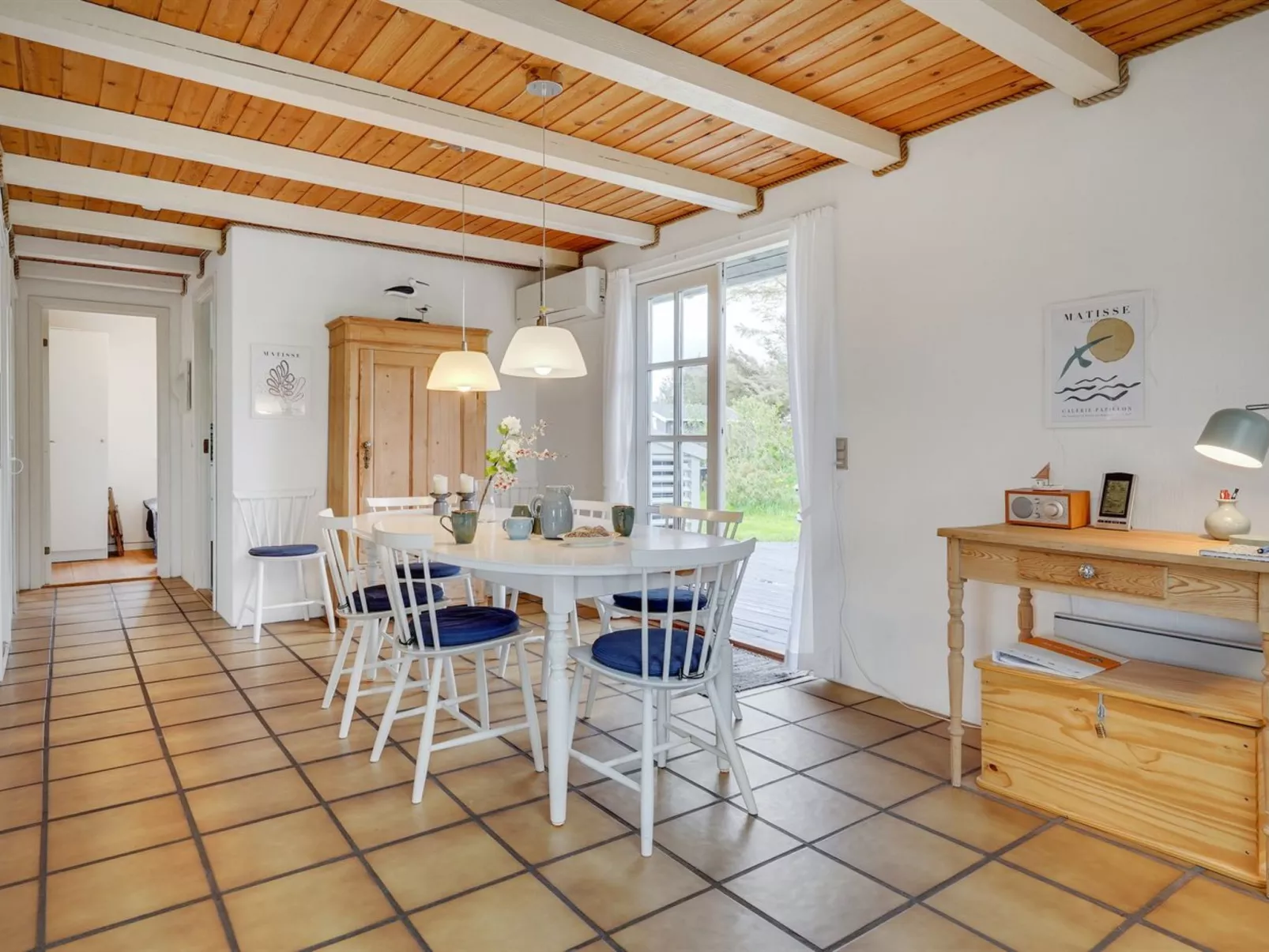 "Sölvy" - 300m from the sea-Drinnen