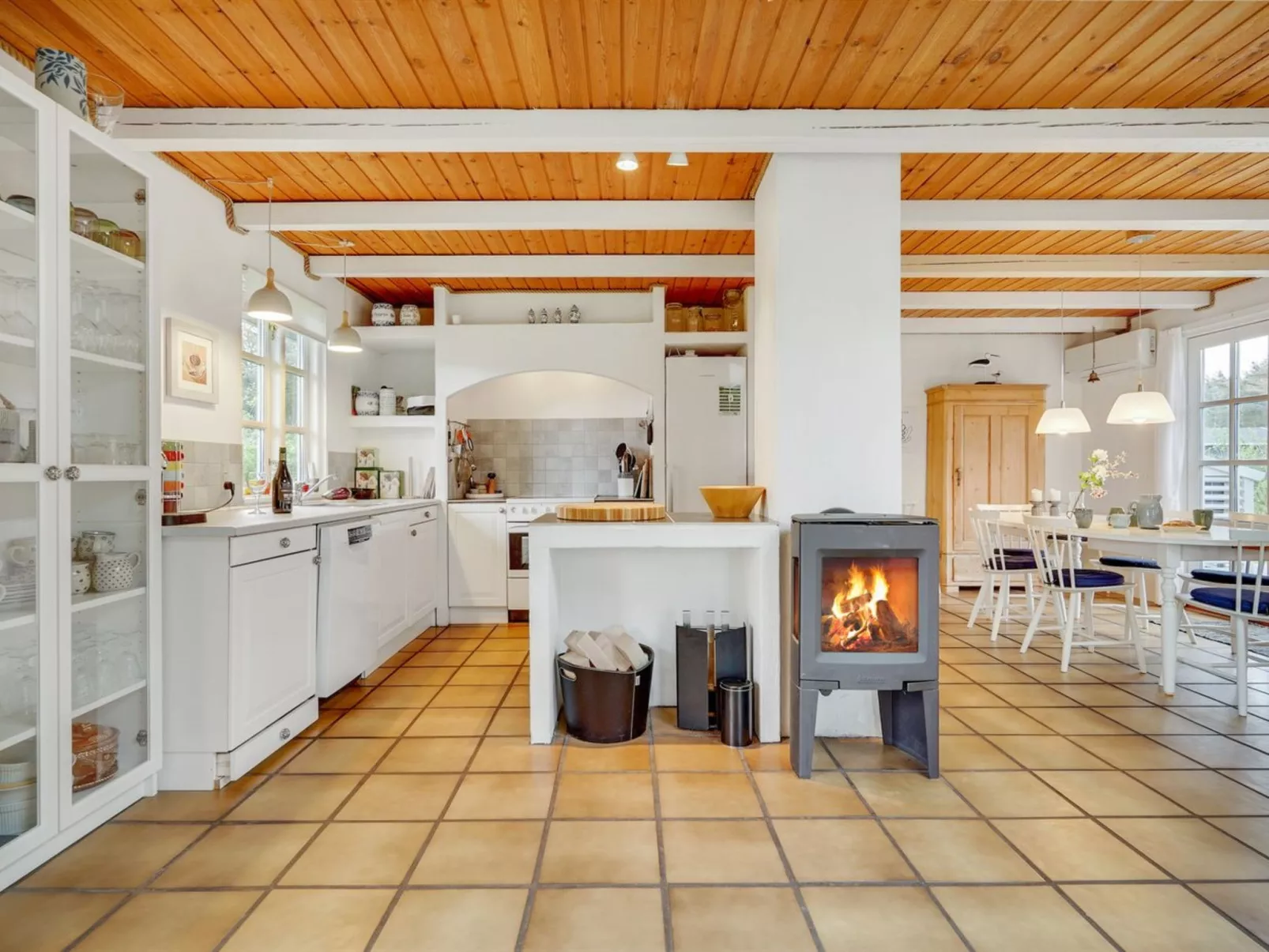 "Sölvy" - 300m from the sea-Drinnen