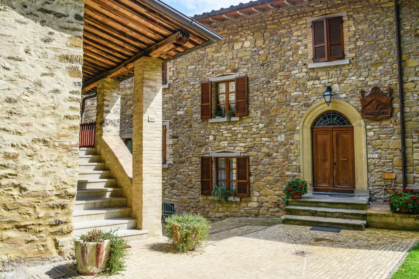 Granaio-Exterior summer