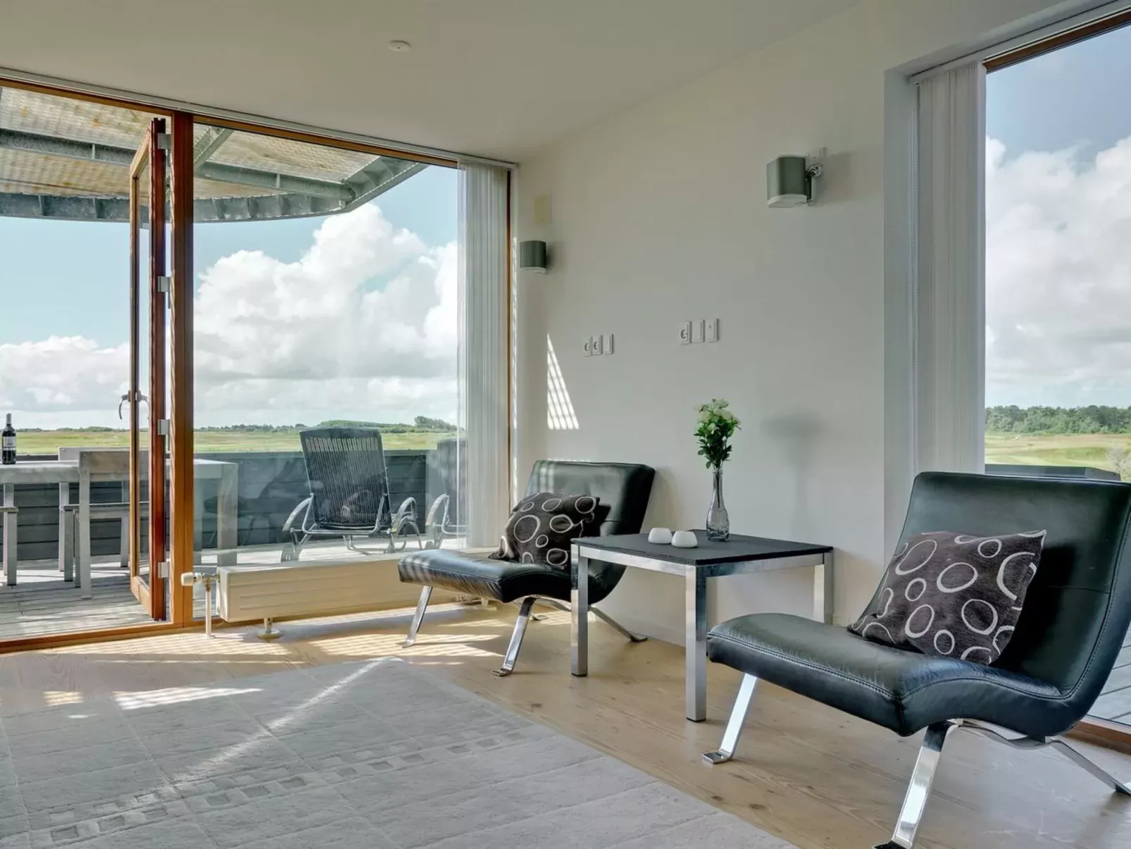 "Merisa" - 2.5km from the sea-Inside