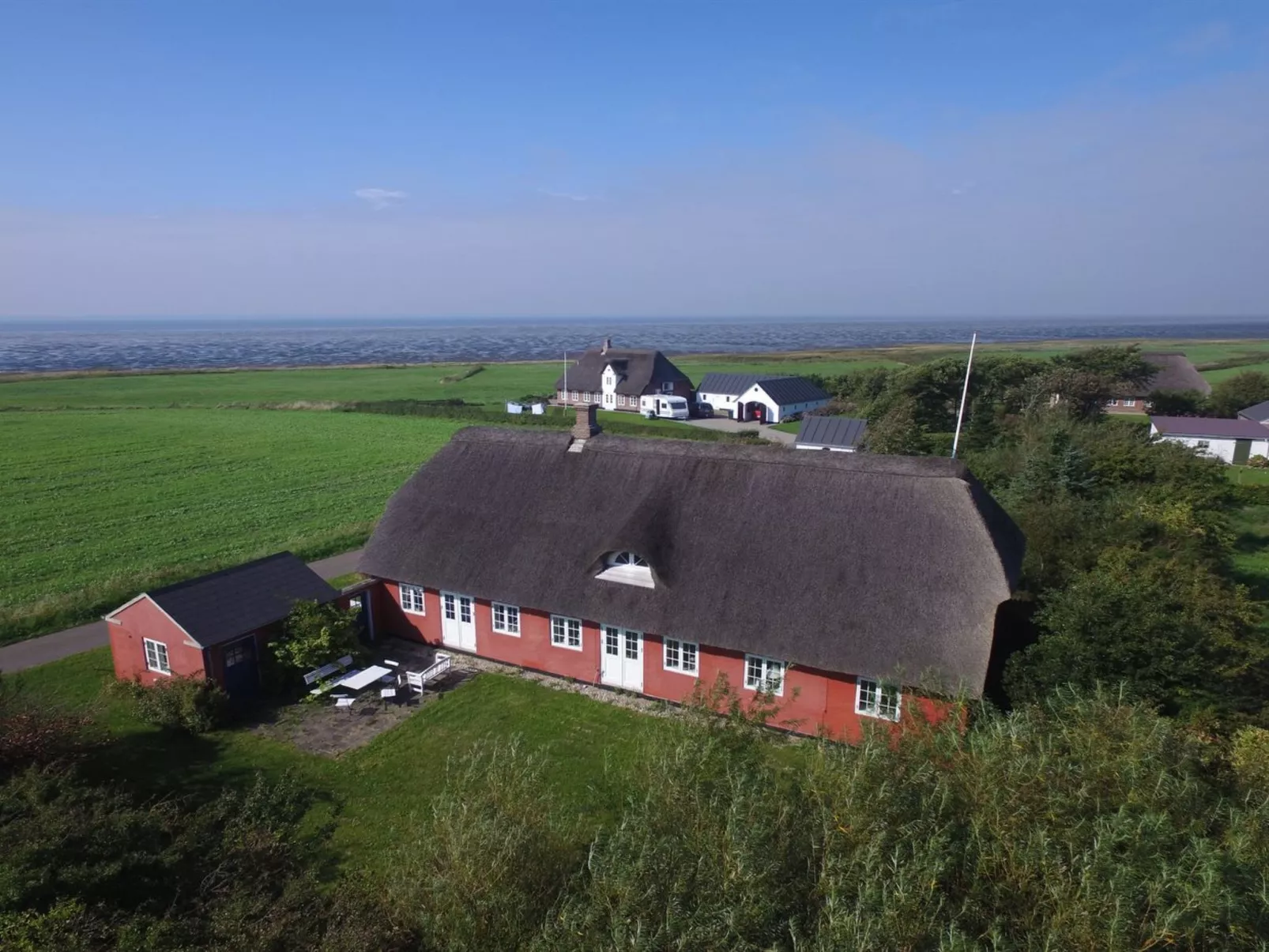 "Kielo" - 10km from the sea-Outside