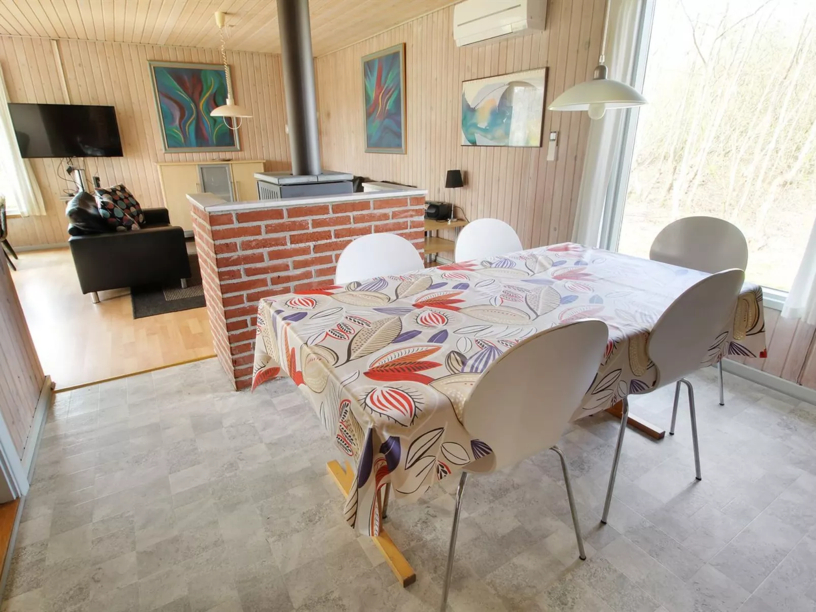 "Svanhild" - 1.2km from the sea-Drinnen