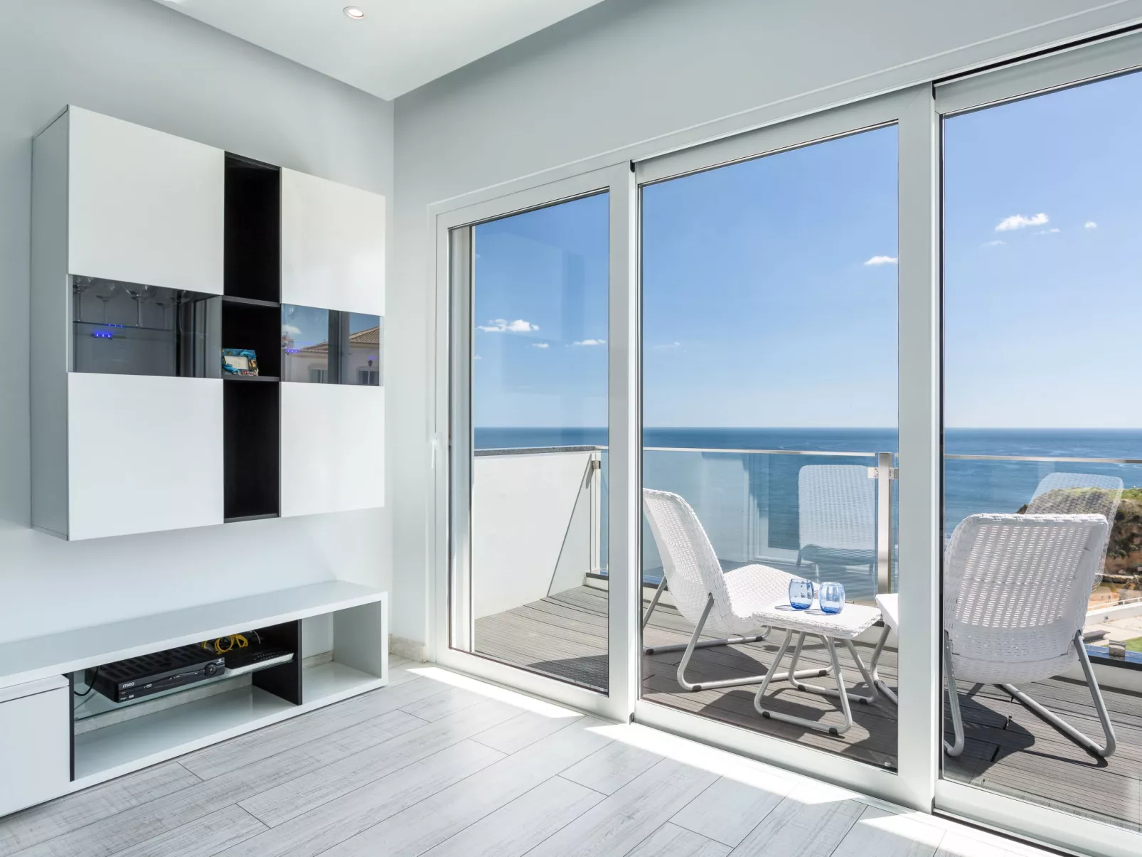Dream View 50m from the beach-Inside