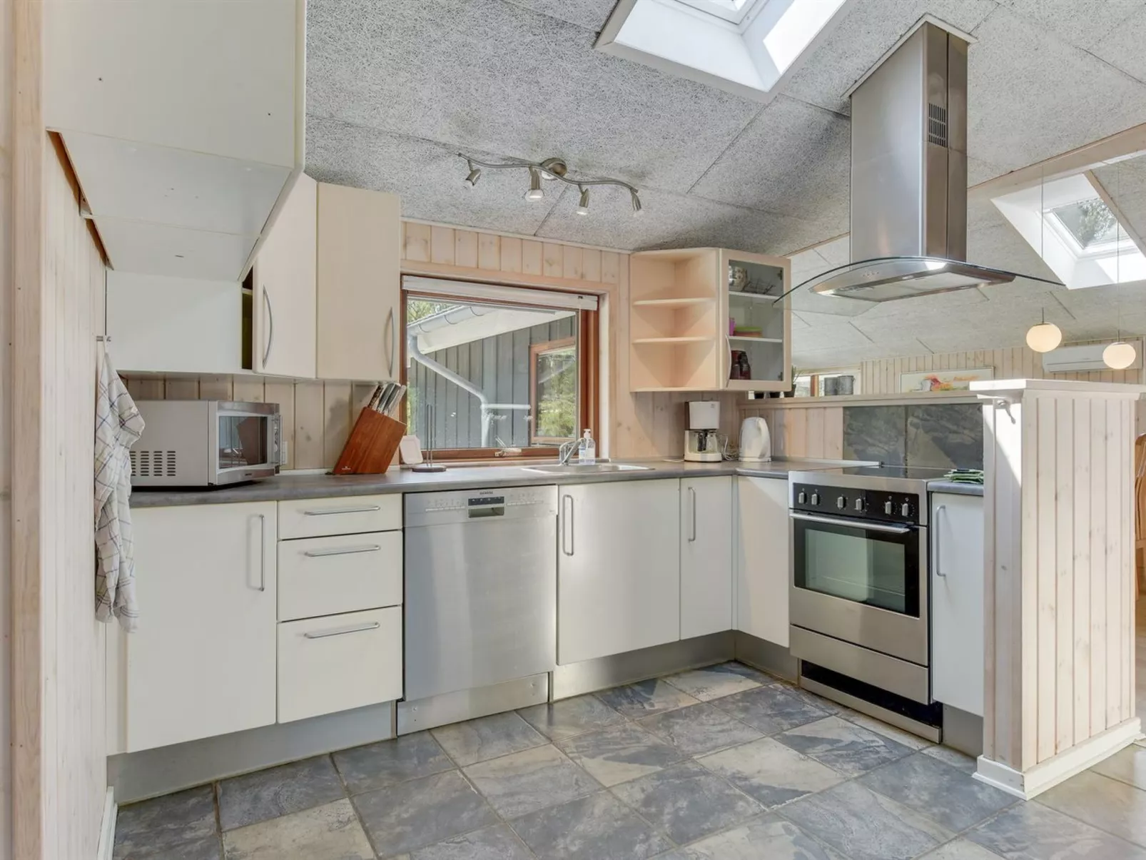 "Jonas" - 2.4km from the sea-Drinnen