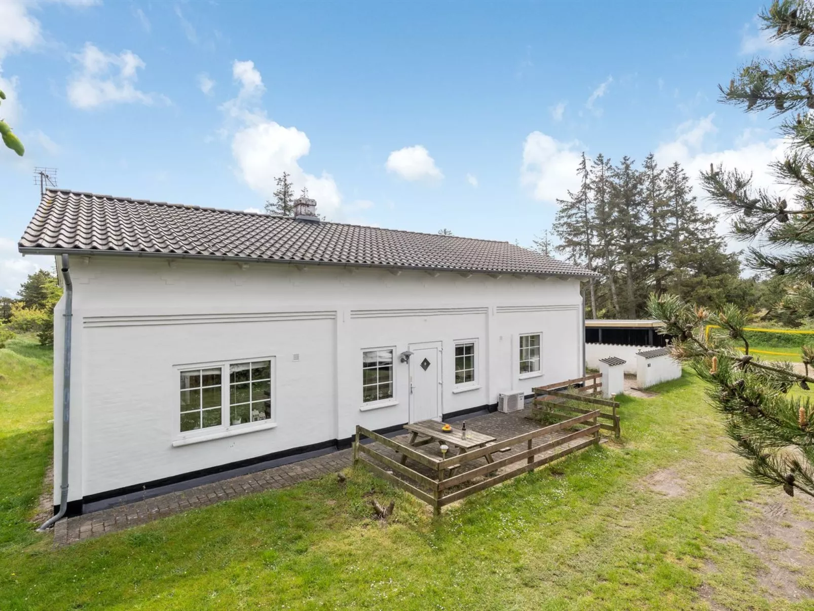 "Rea" - 5km from the sea-Outside