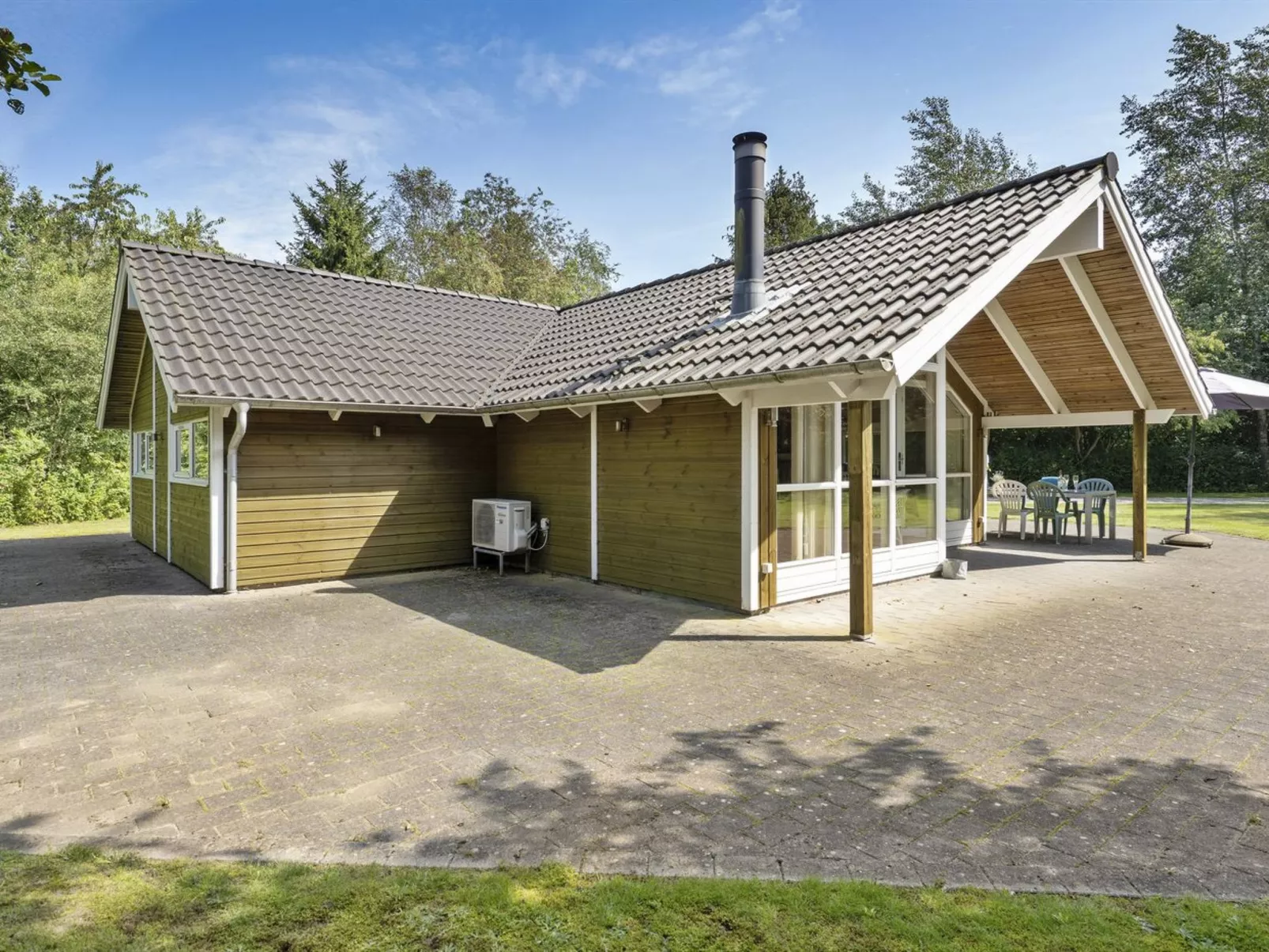"Kaare" - 34.2km from the sea-Draußen