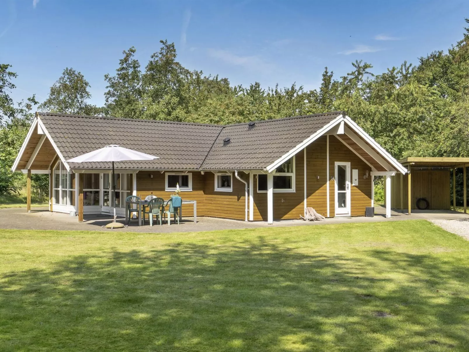 "Kaare" - 34.2km from the sea-Draußen