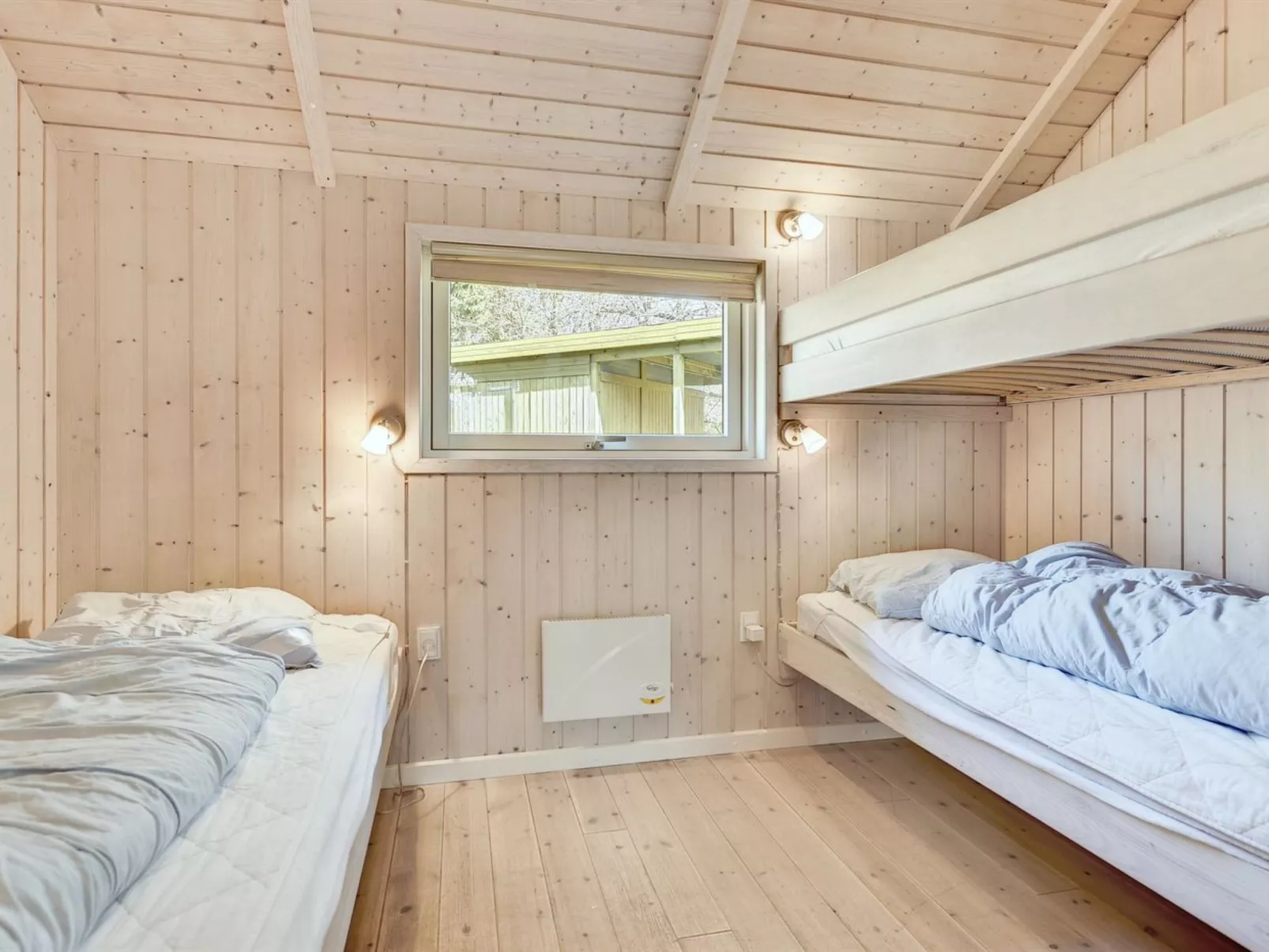 "Kaare" - 34.2km from the sea-Drinnen