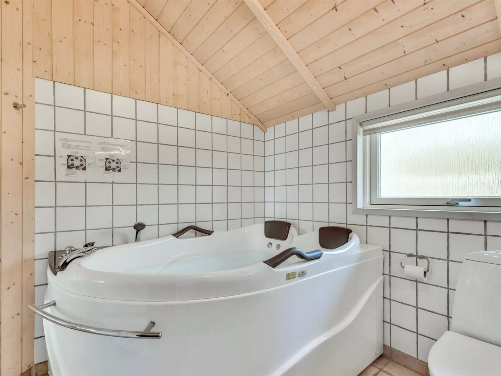 "Kaare" - 34.2km from the sea-Drinnen