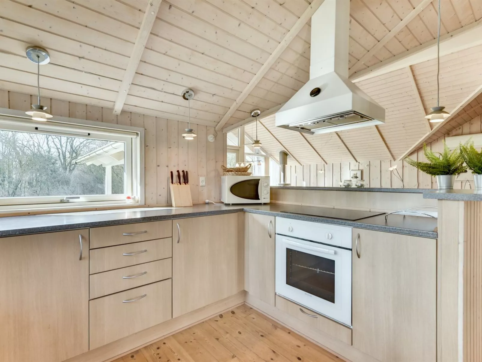"Kaare" - 34.2km from the sea-Drinnen