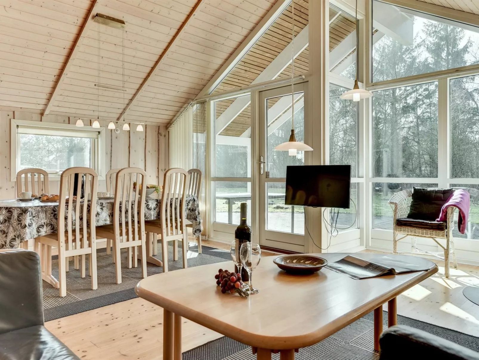 "Kaare" - 34.2km from the sea-Drinnen