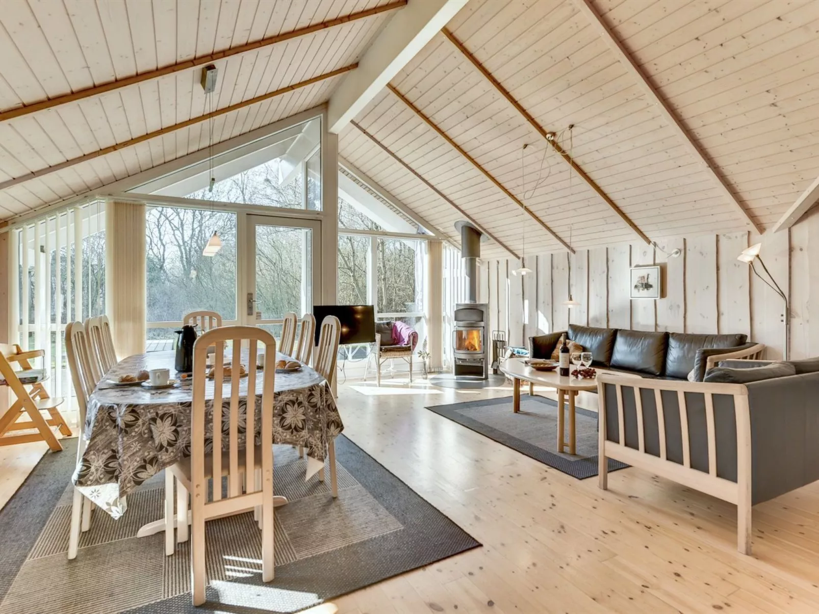 "Kaare" - 34.2km from the sea-Drinnen