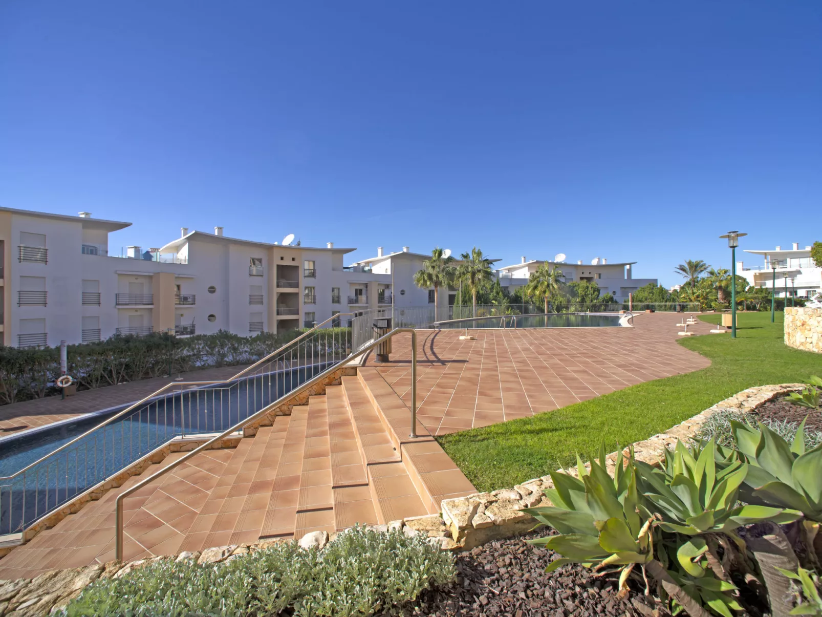 Vista Mar-Outside