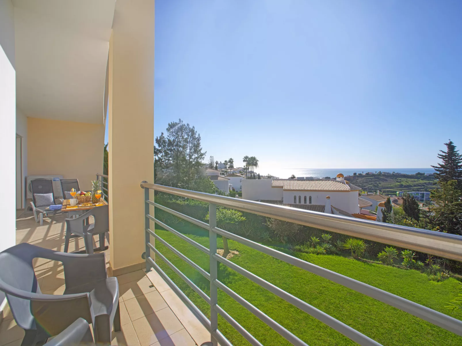 Vista Mar-Outside