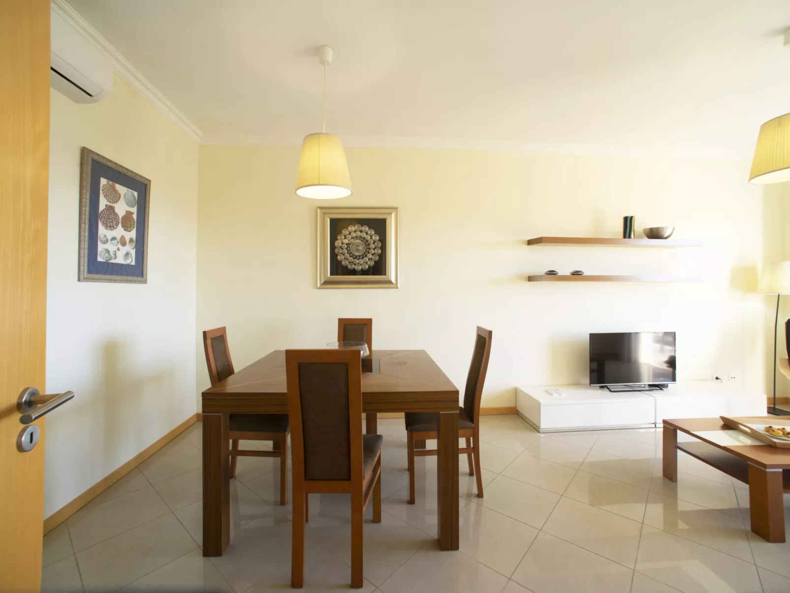 Vista Mar-Inside