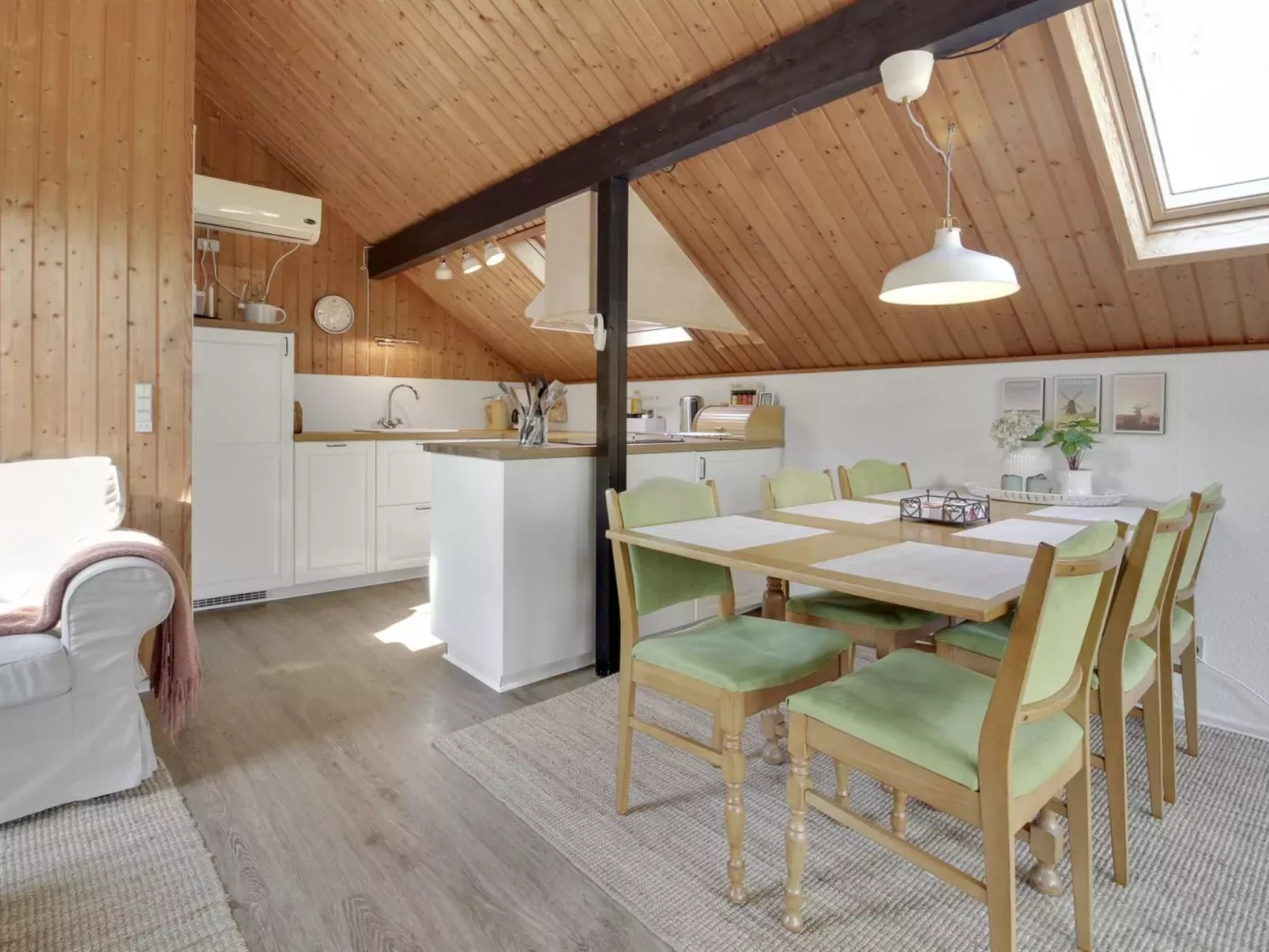 "Hilla" - 31km from the sea-Inside