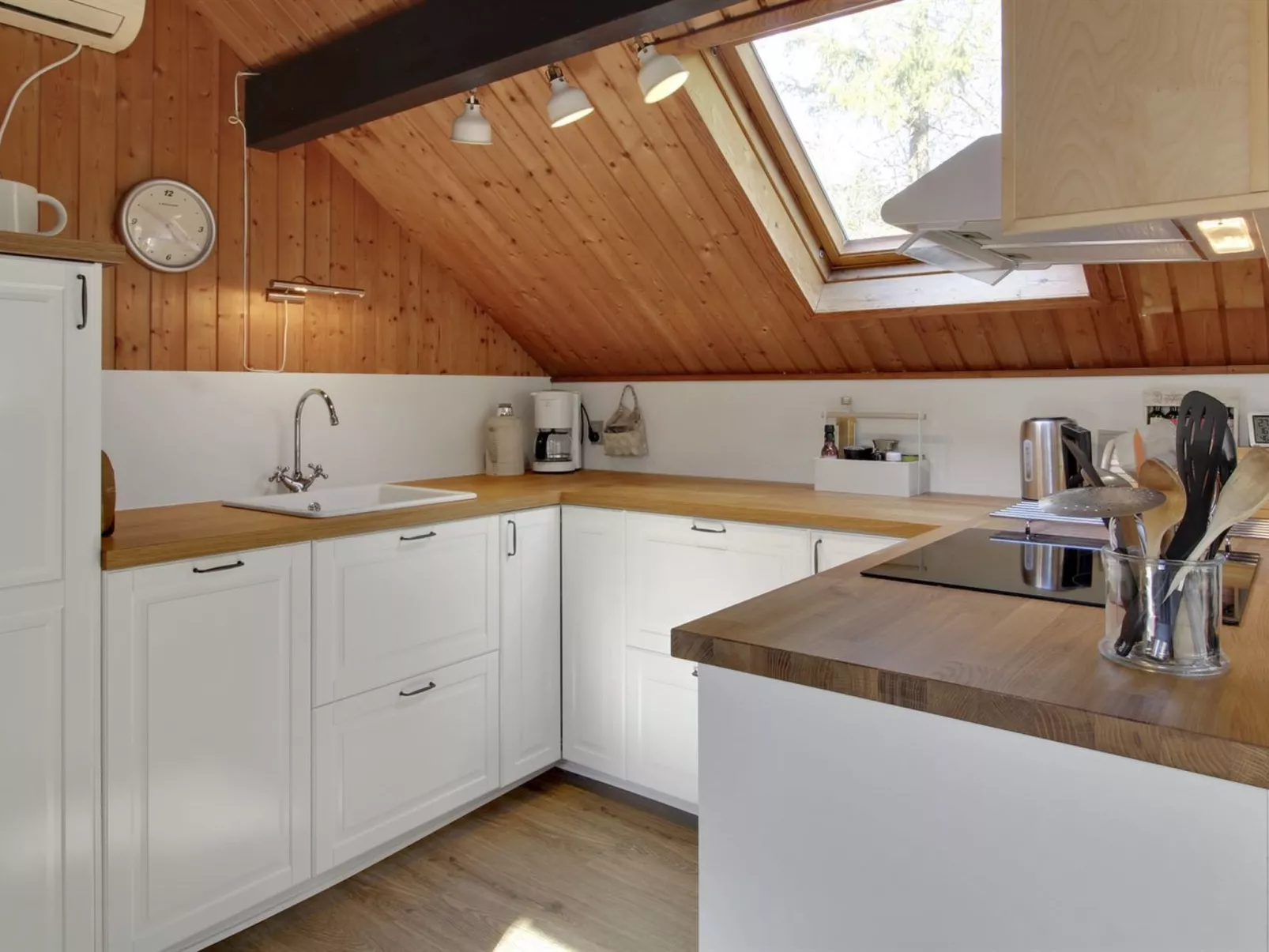 "Hilla" - 31km from the sea-Inside