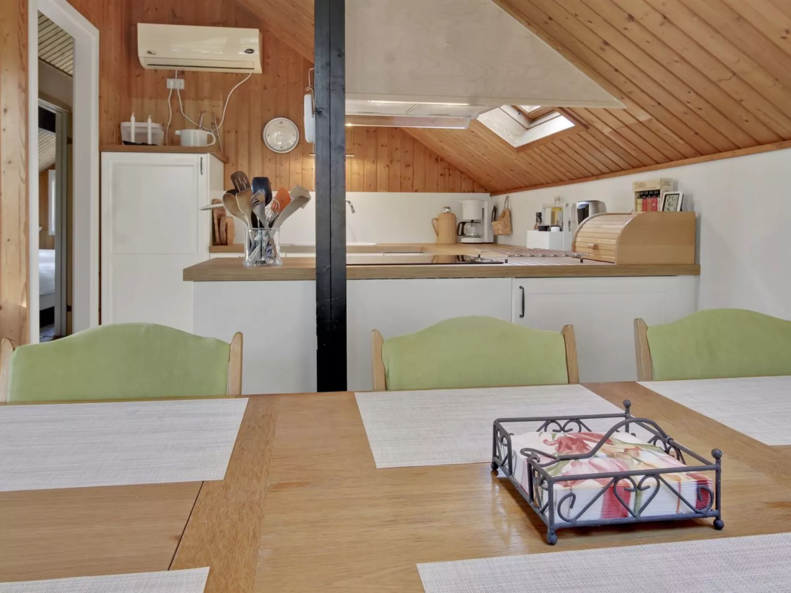 "Hilla" - 31km from the sea-Inside