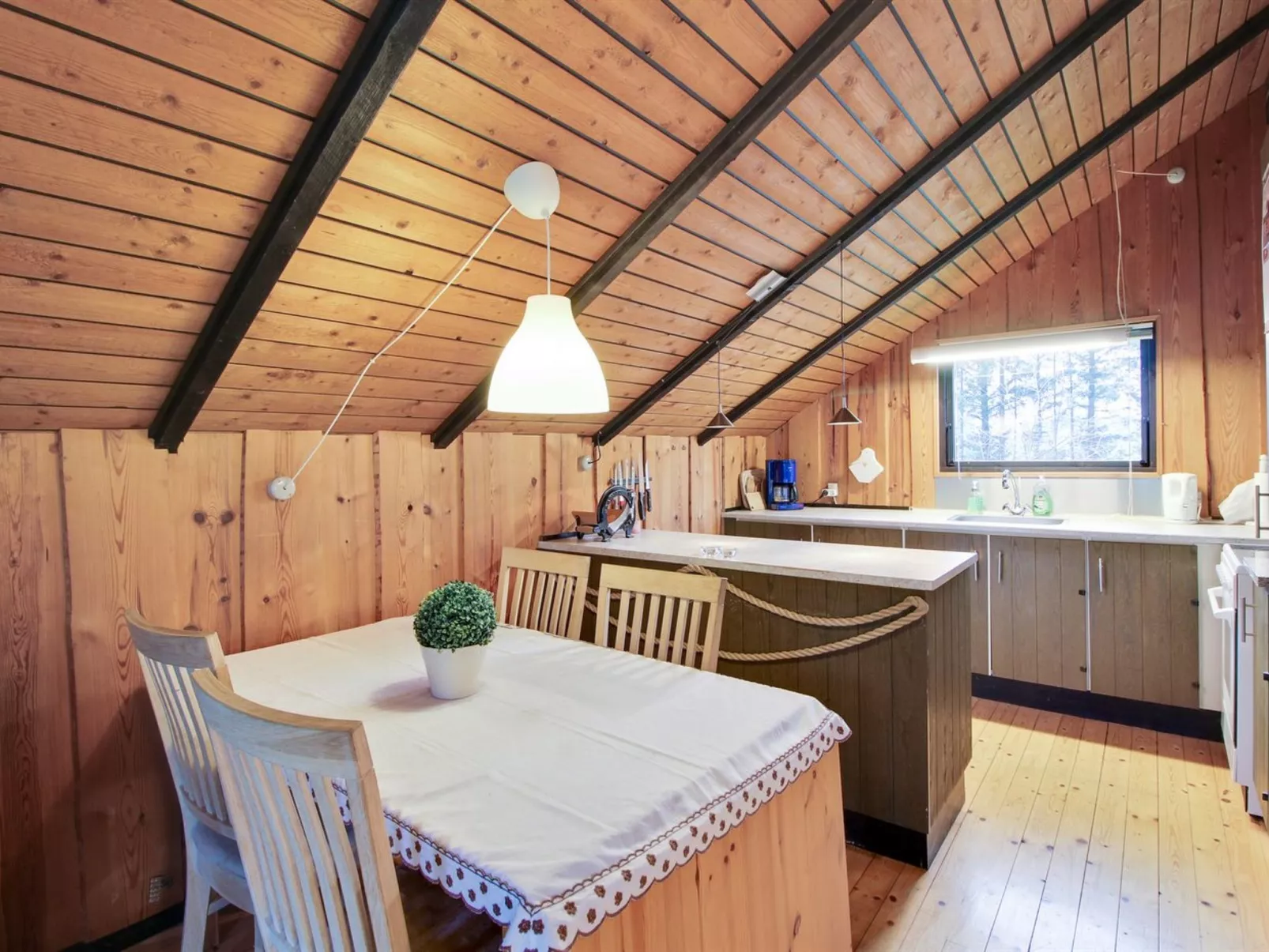 "Melba" - 8km from the sea-Inside