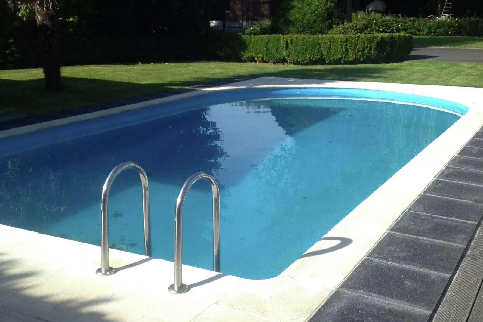 Nuvola-Pool