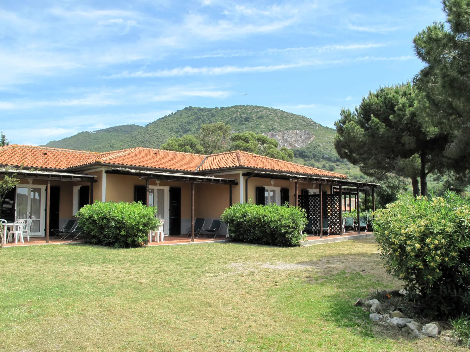 Elbamar Lacona II-Outside