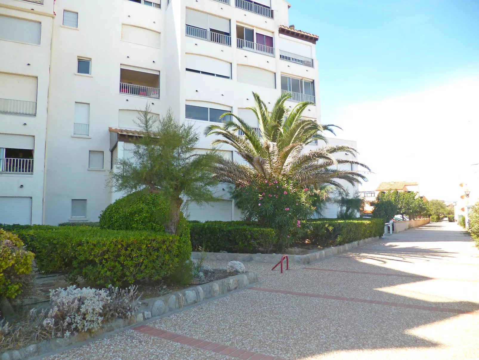 Les Cyclades-Outside