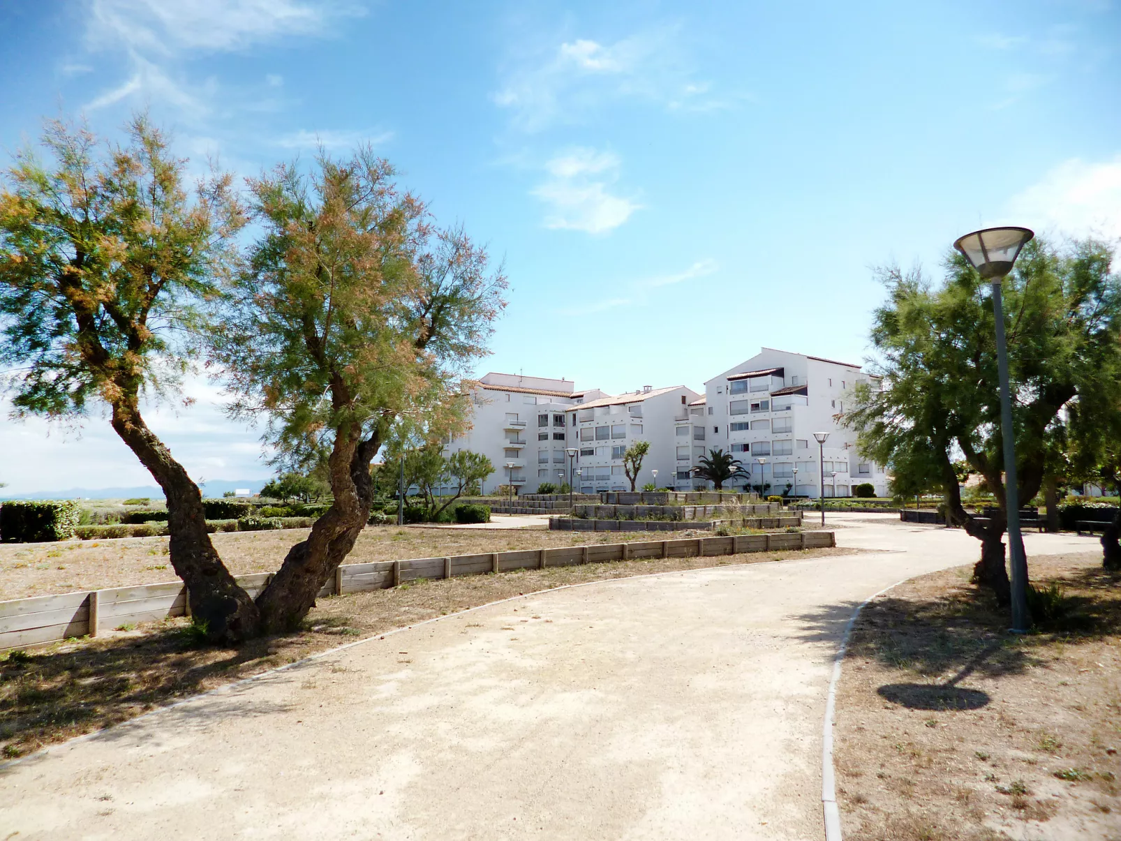 Les Cyclades-Outside