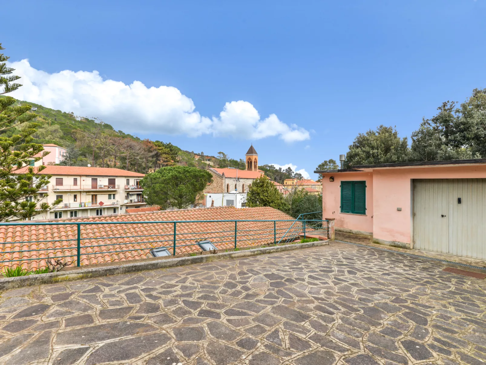 Arrighi-Outside