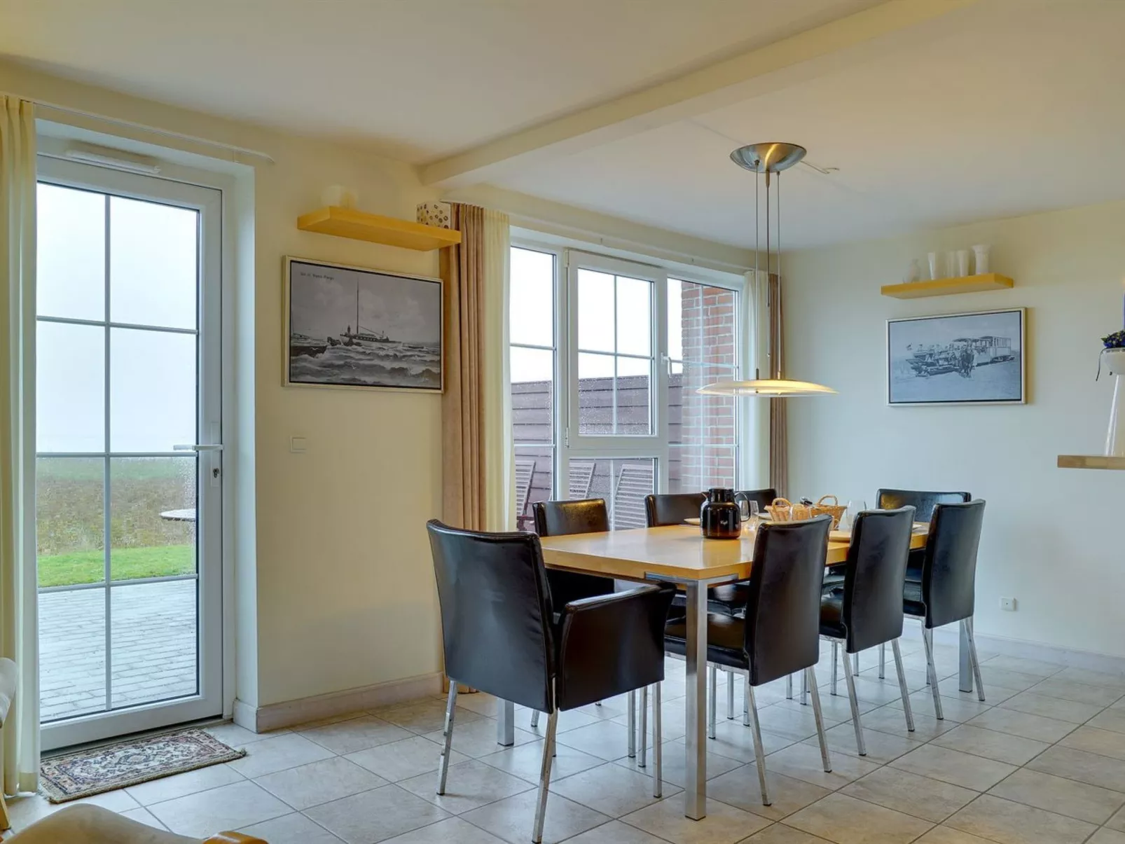 "Henrietta" - 3.5km from the sea-Inside