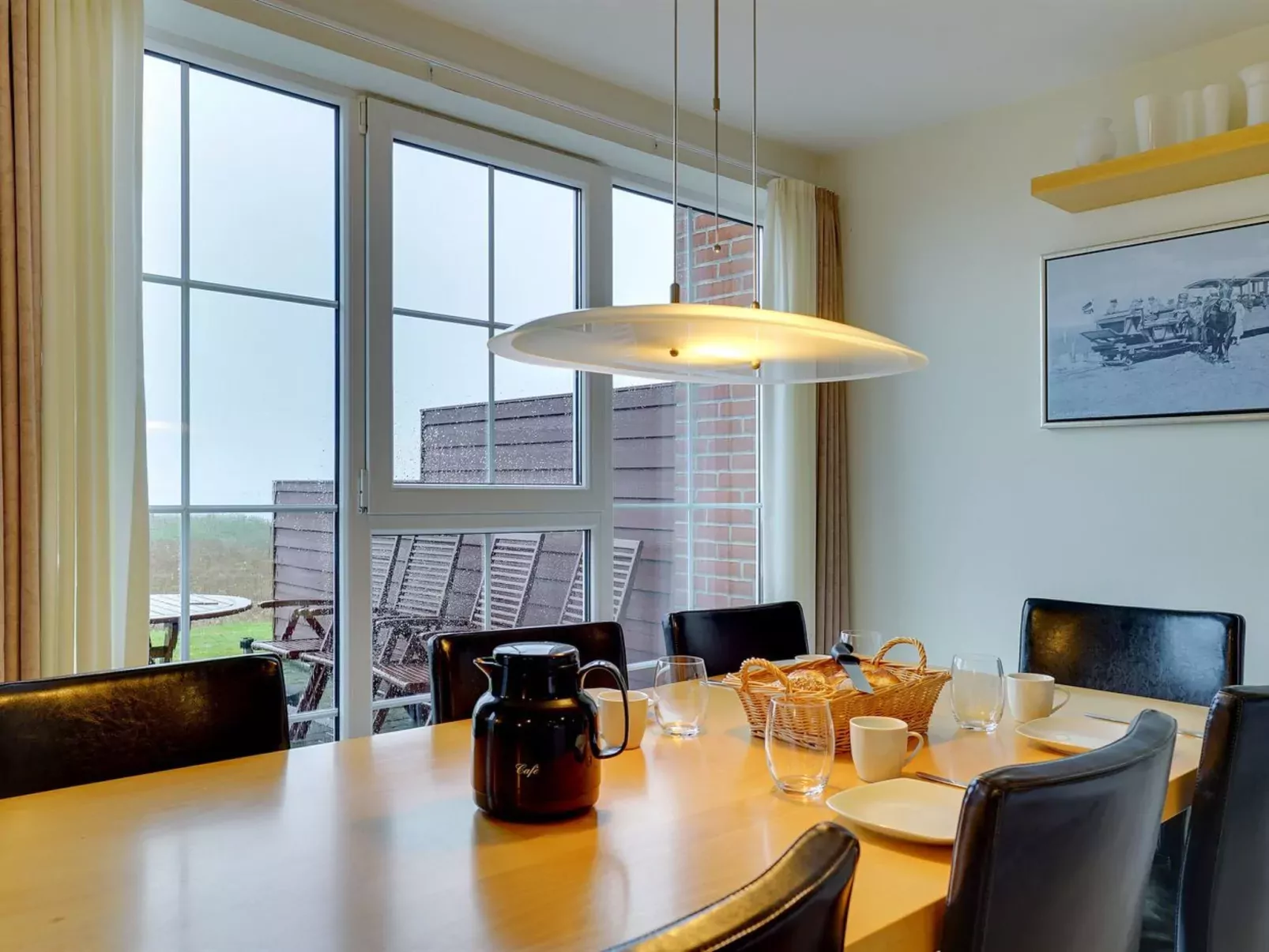 "Henrietta" - 3.5km from the sea-Inside