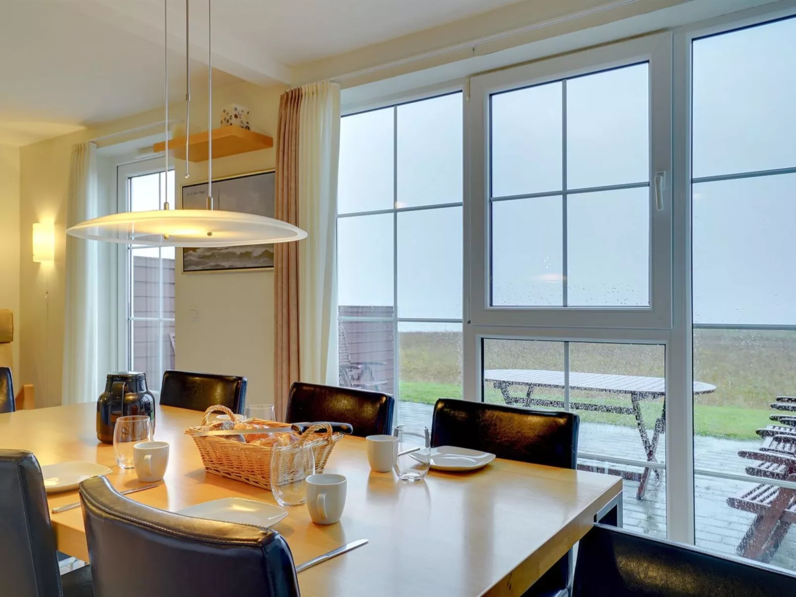 "Henrietta" - 3.5km from the sea-Inside
