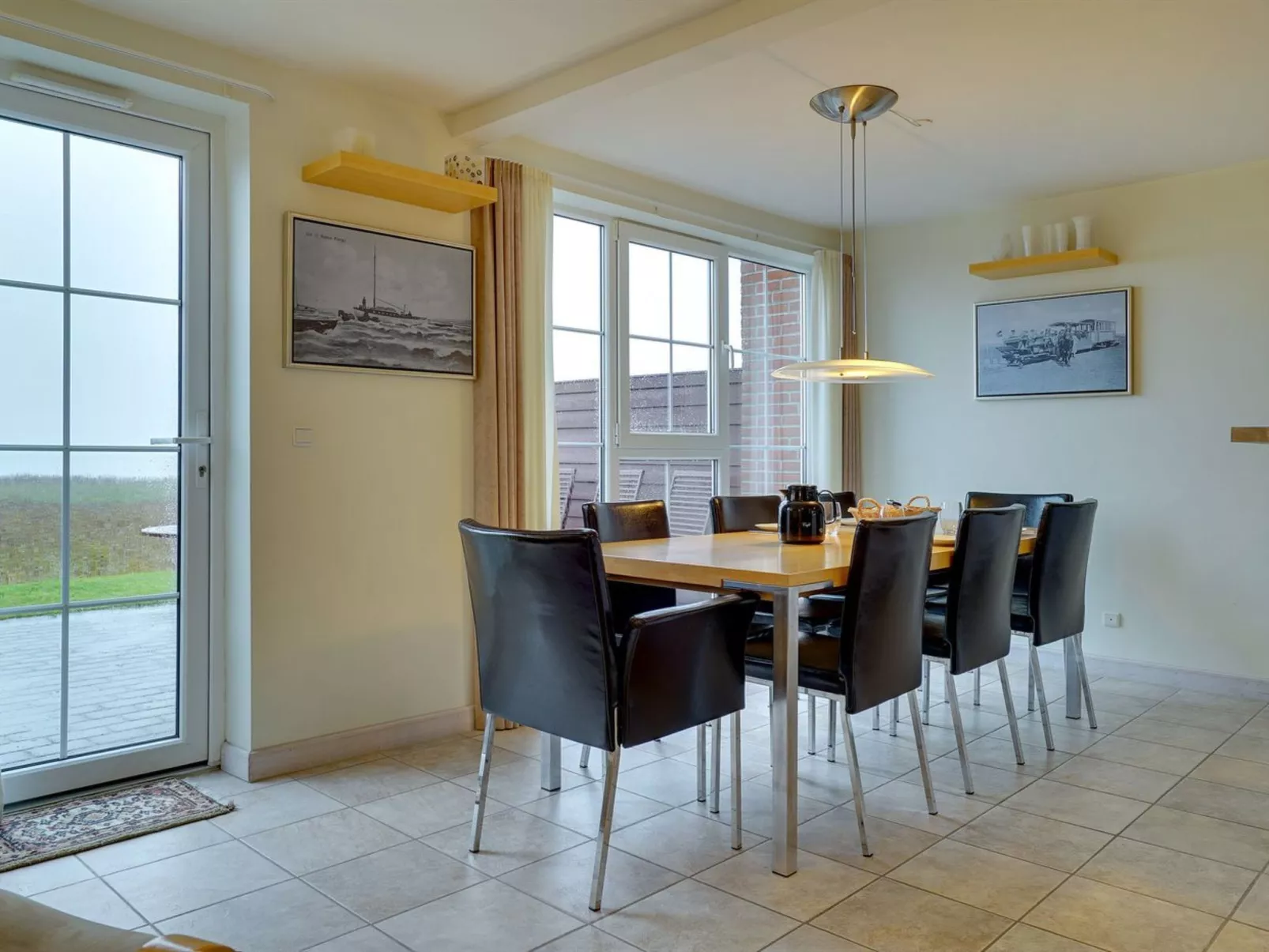 "Henrietta" - 3.5km from the sea-Inside