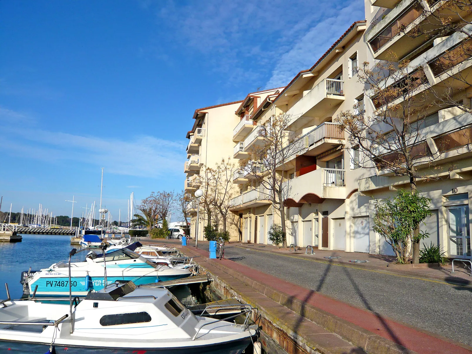 Les Marines de Port Canet-Outside