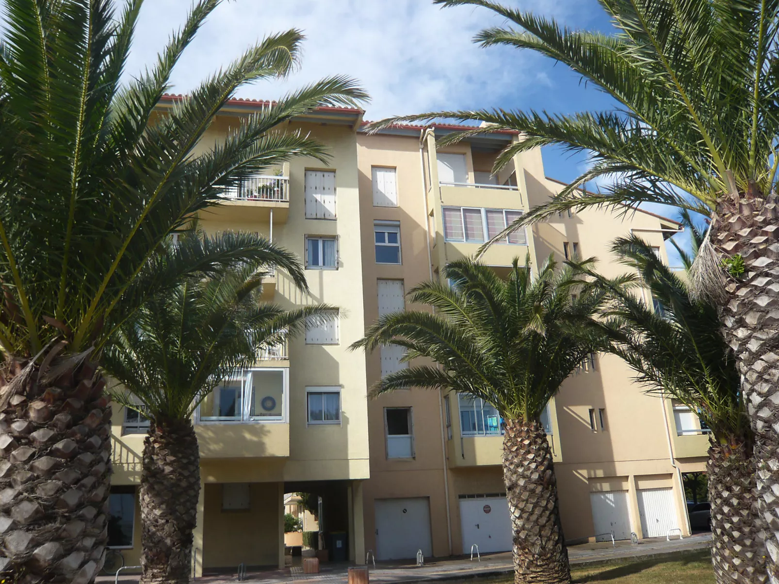 Les Marines de Port Canet-Outside